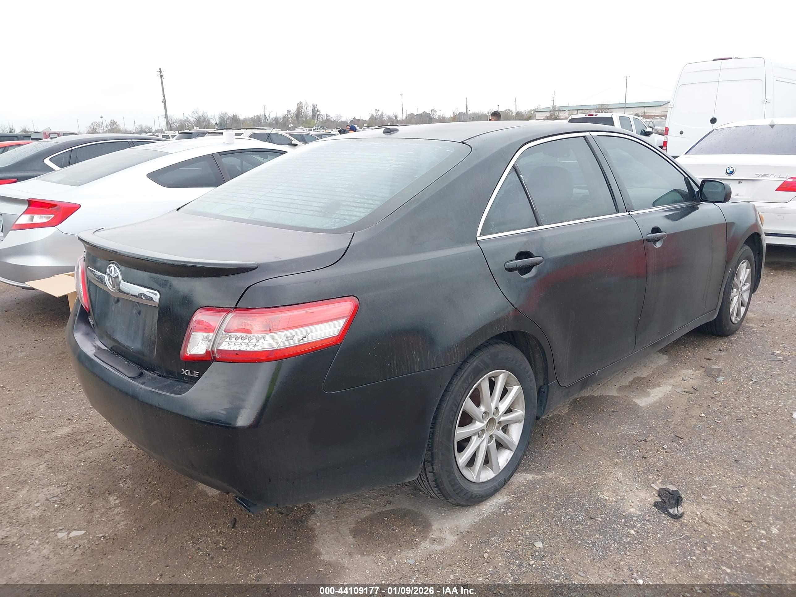 TOYOTA CAMRY image 4