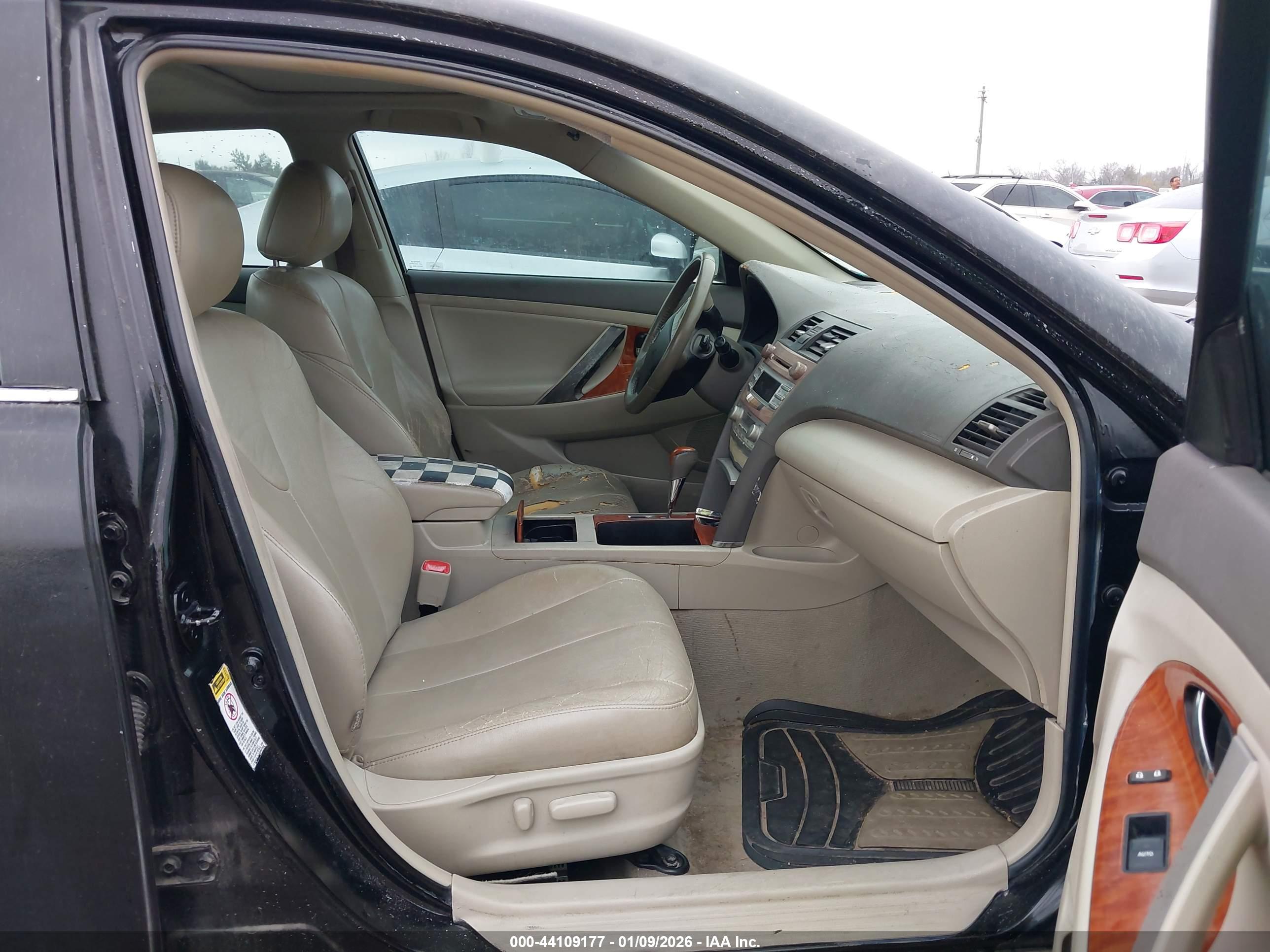 TOYOTA CAMRY image 5