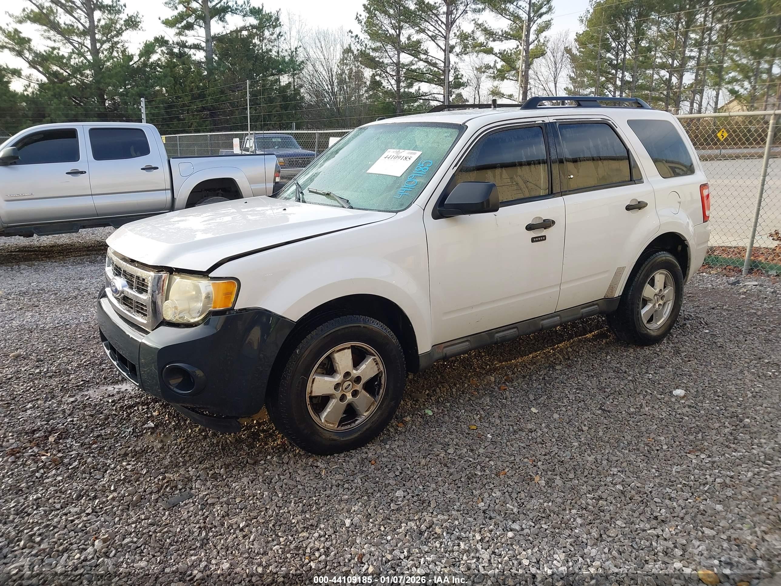 FORD ESCAPE image 2