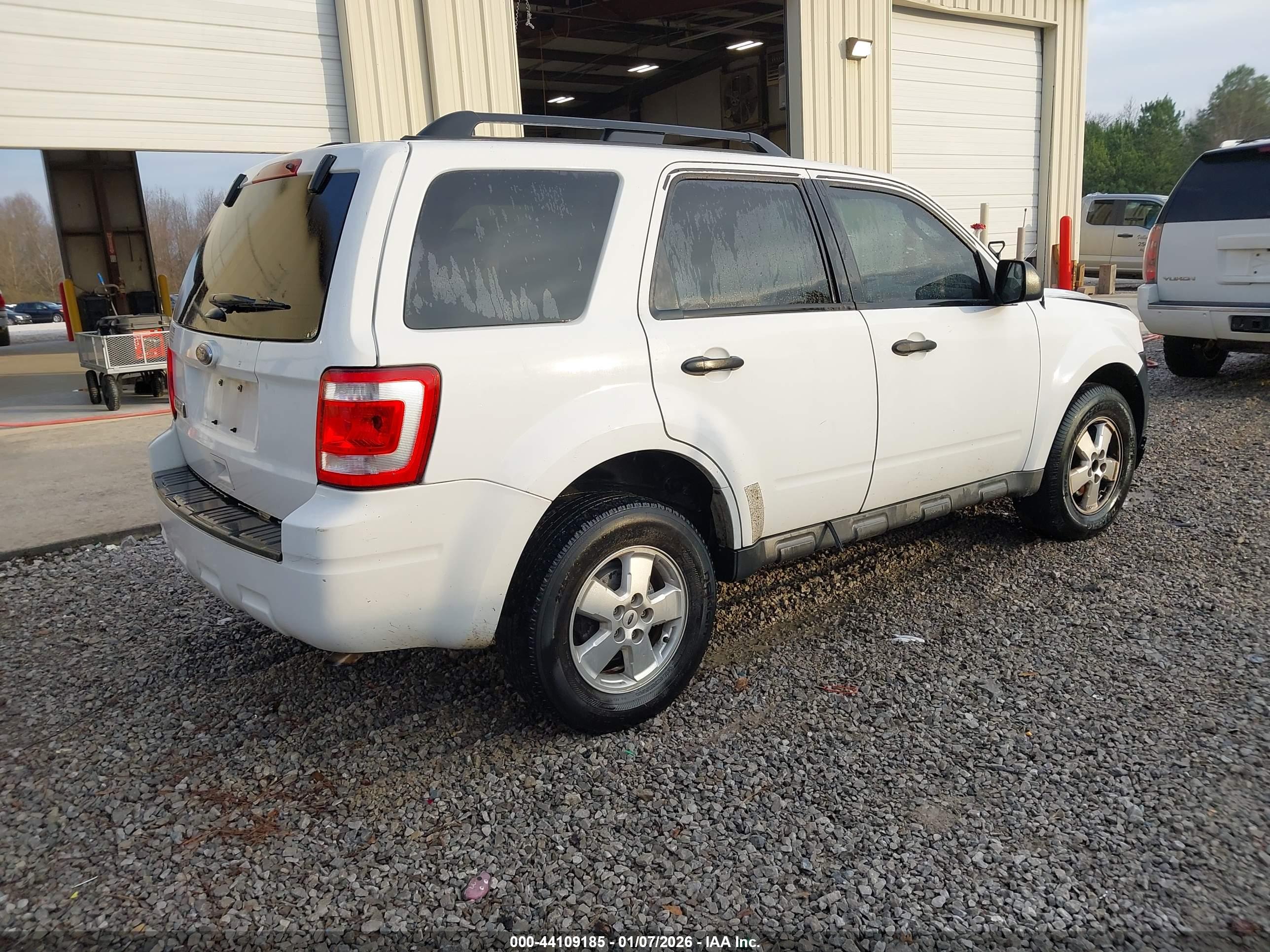 FORD ESCAPE image 4