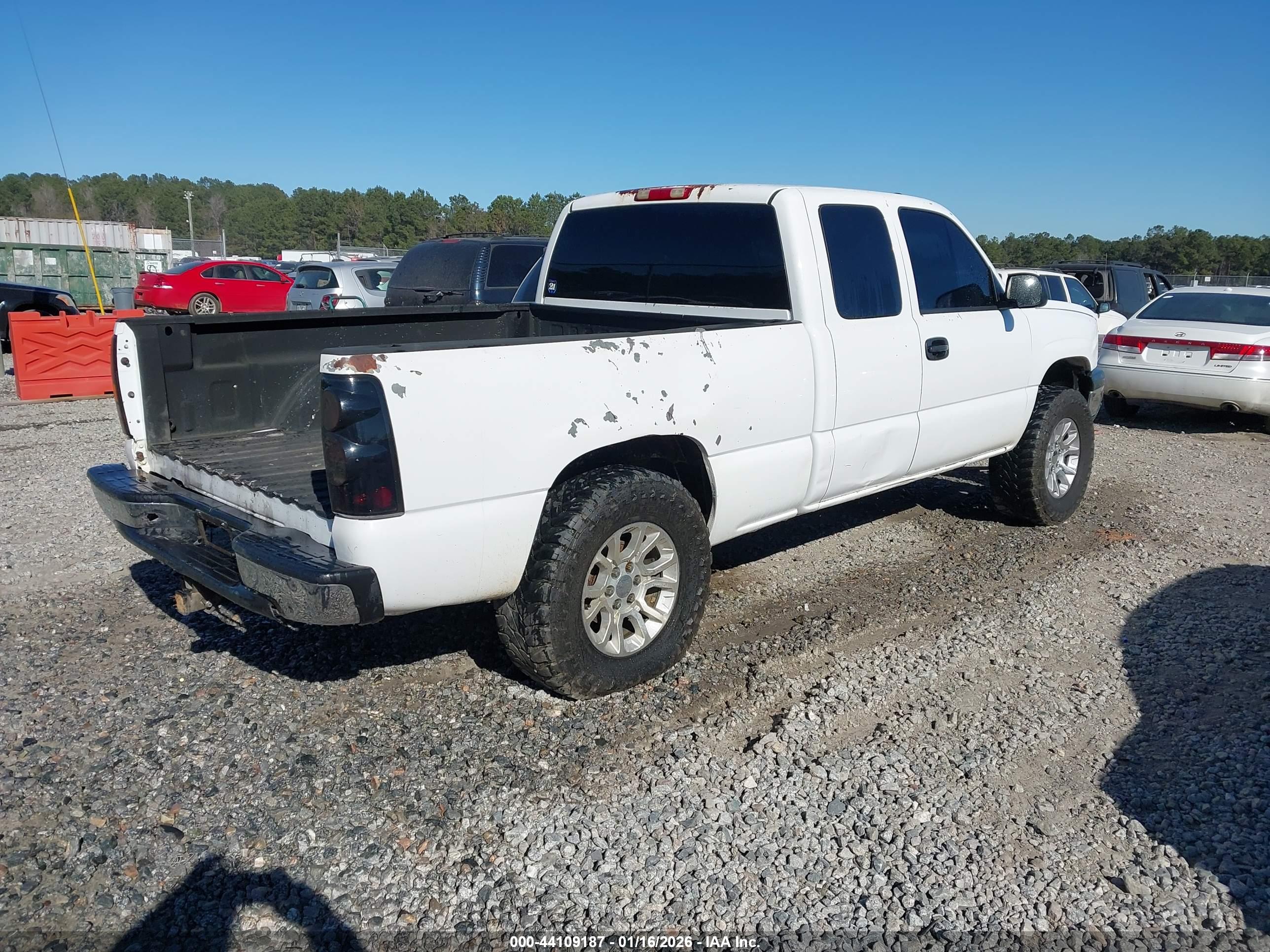 CHEVROLET SILVERADO image 4