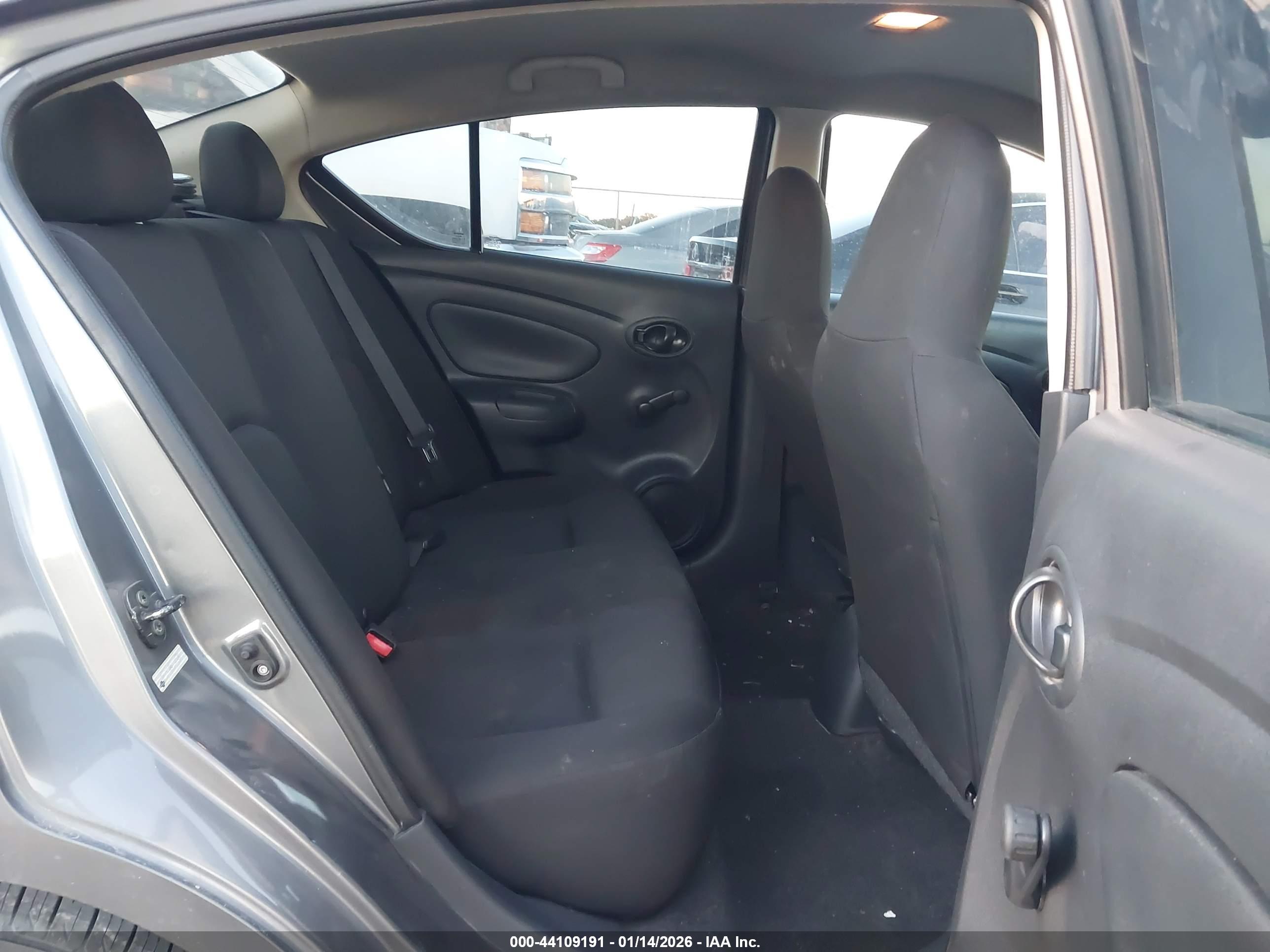 NISSAN VERSA image 8