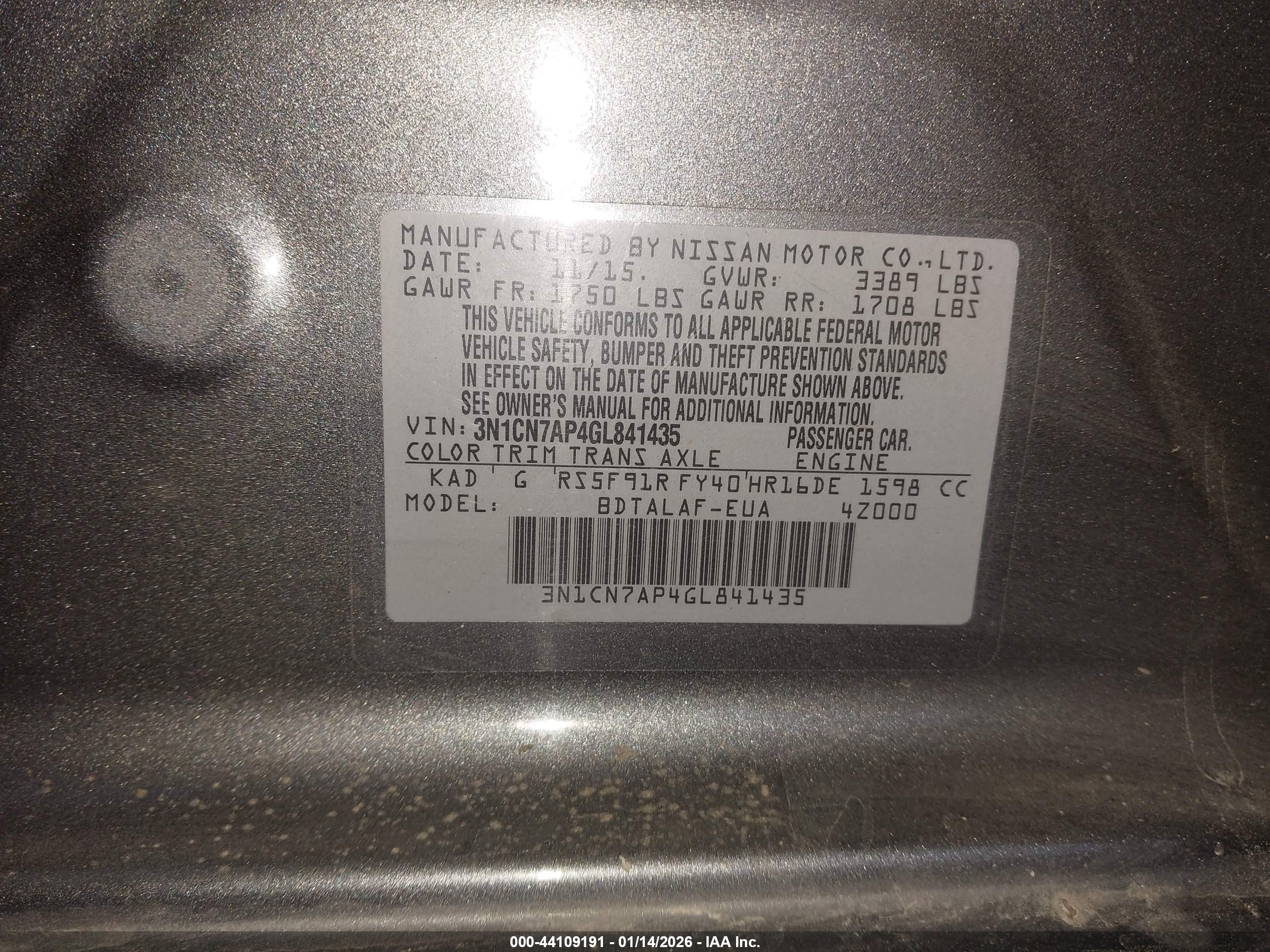 NISSAN VERSA image 9