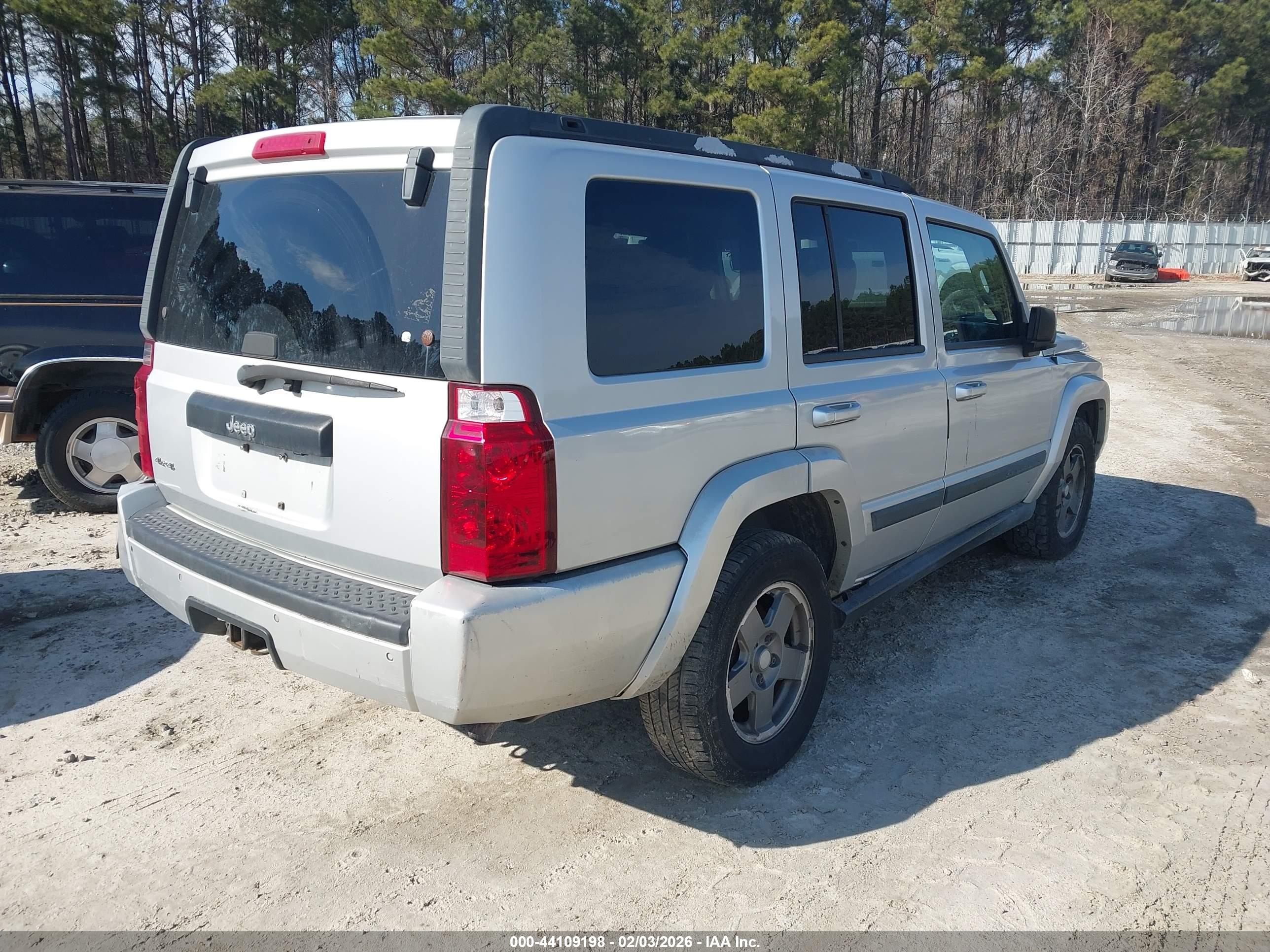 JEEP COMMANDER image 4