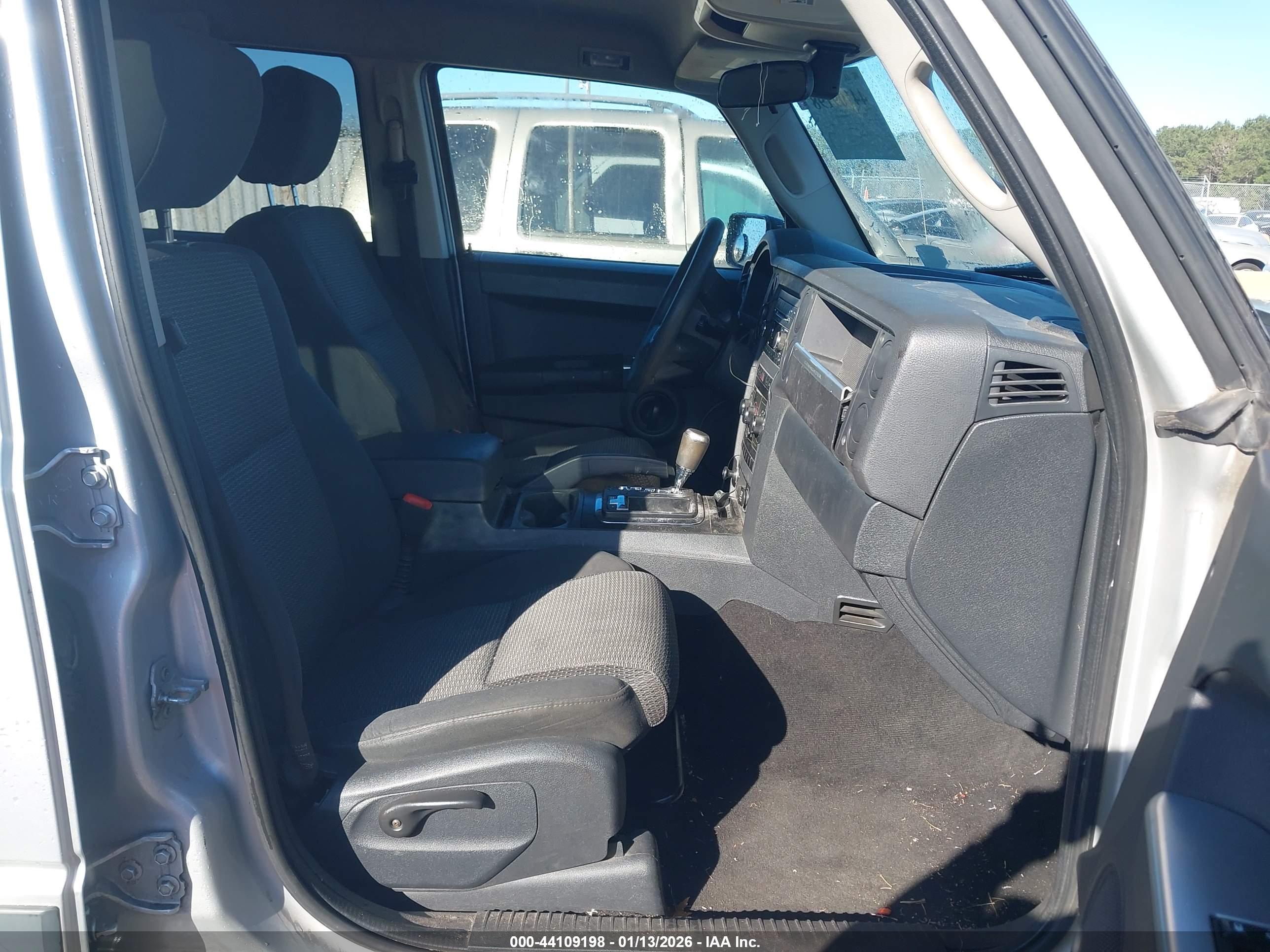 JEEP COMMANDER image 5