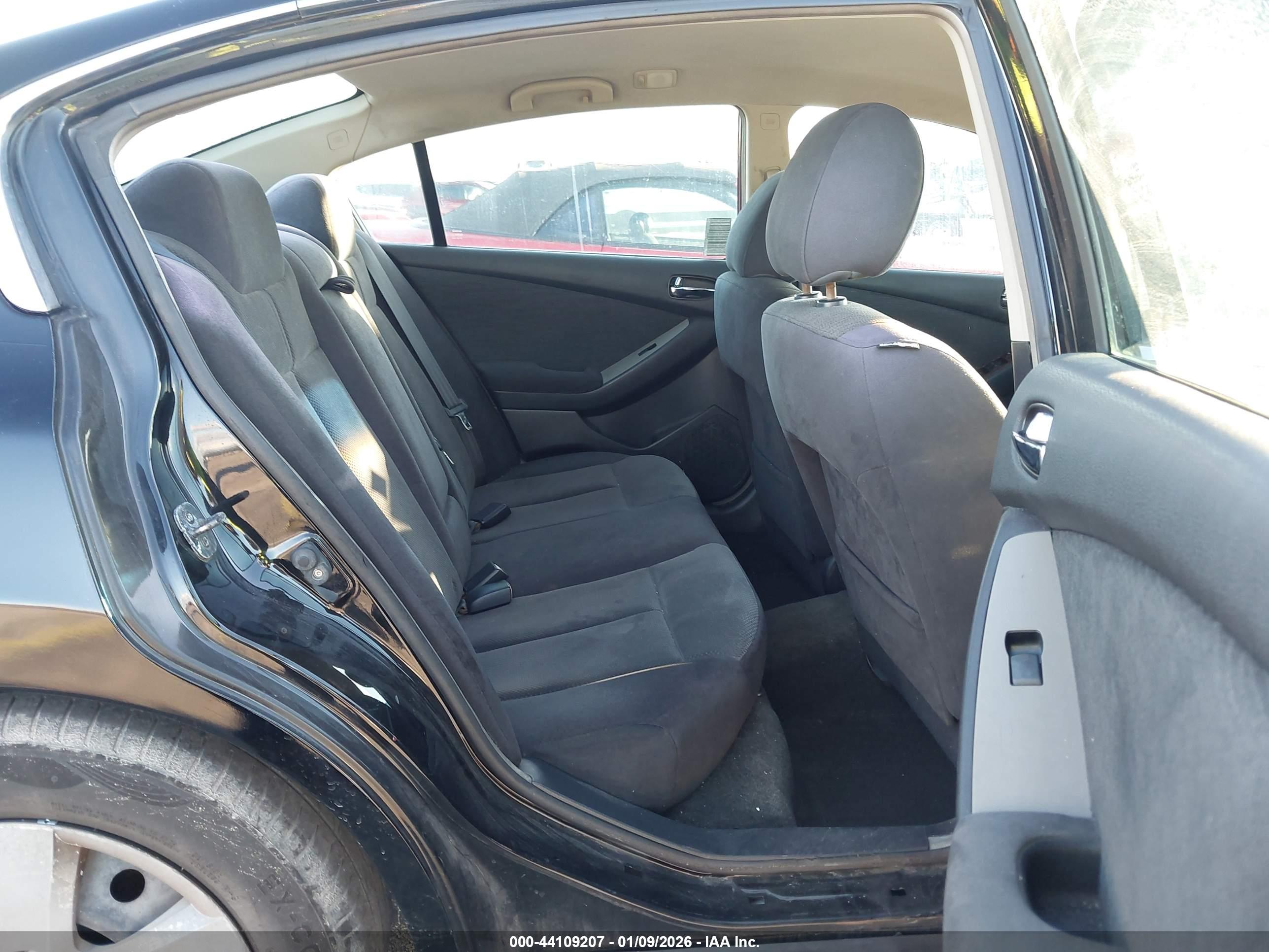 NISSAN ALTIMA image 8