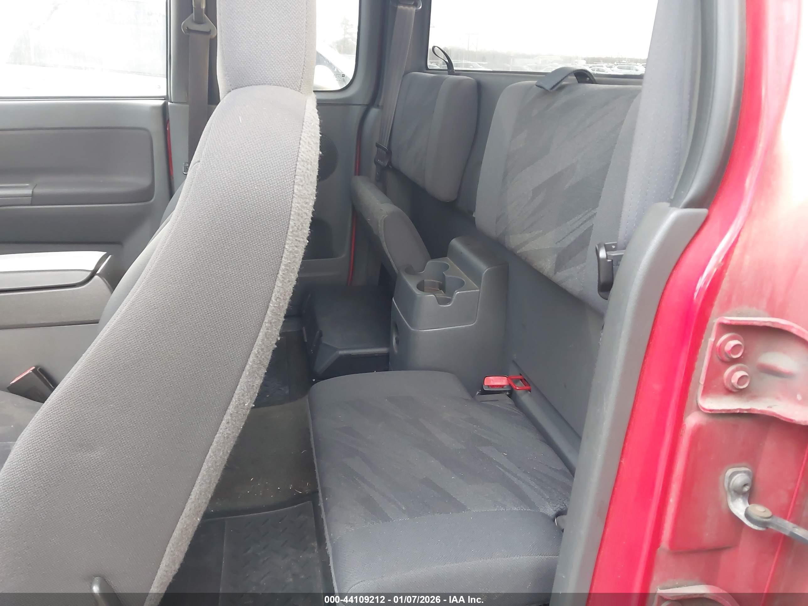 CHEVROLET COLORADO image 8