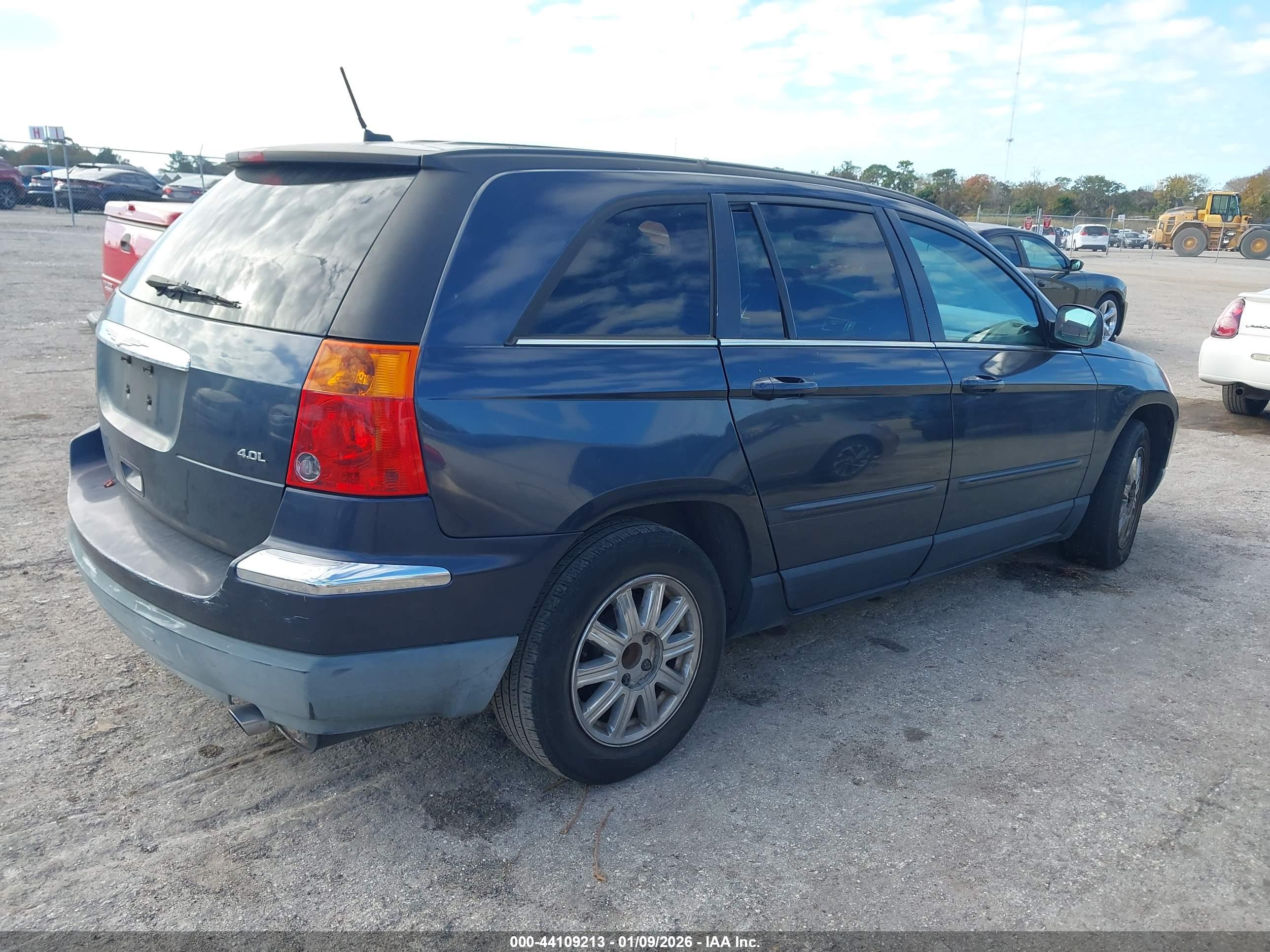 CHRYSLER PACIFICA image 4