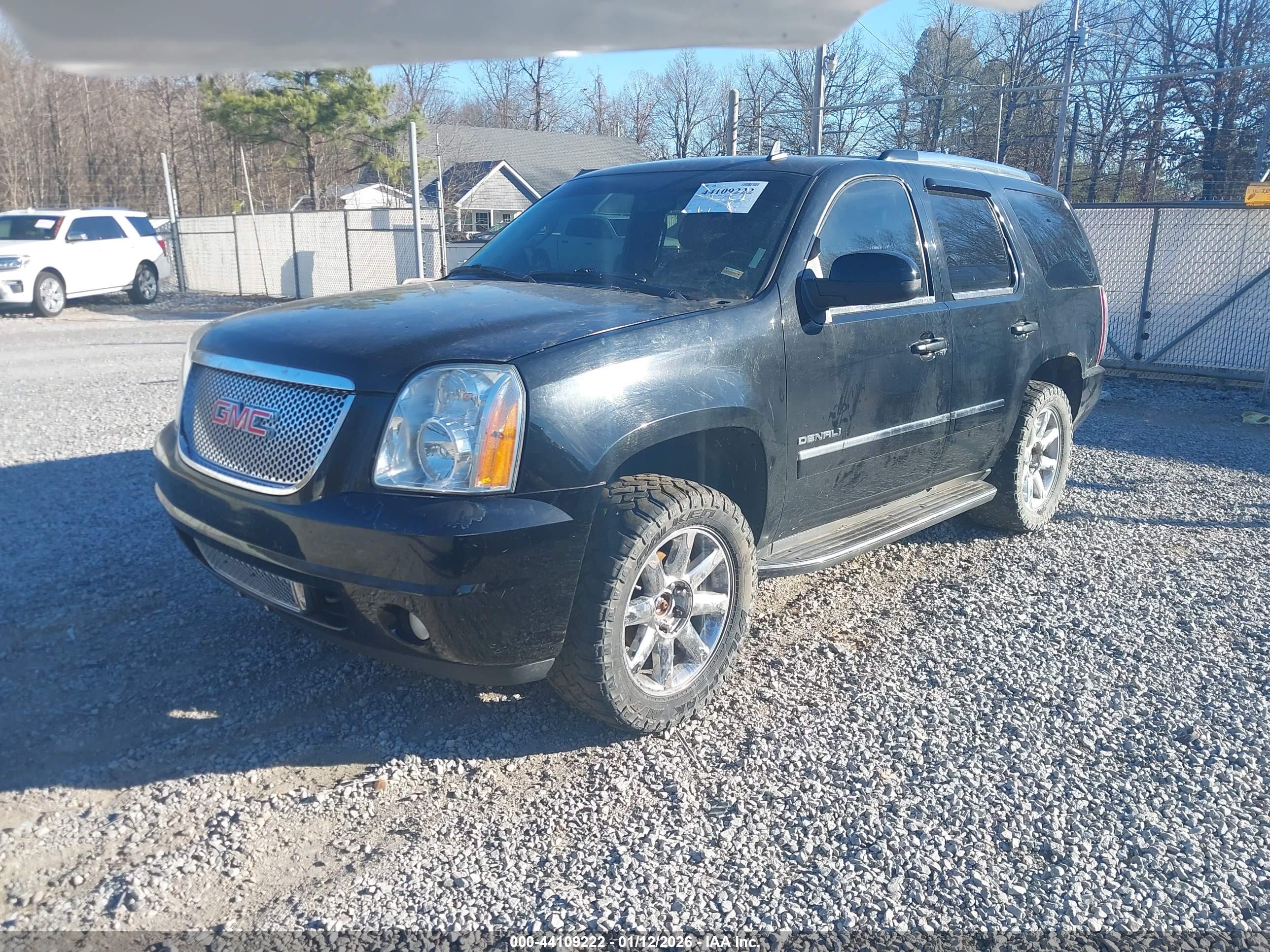 GMC YUKON image 2