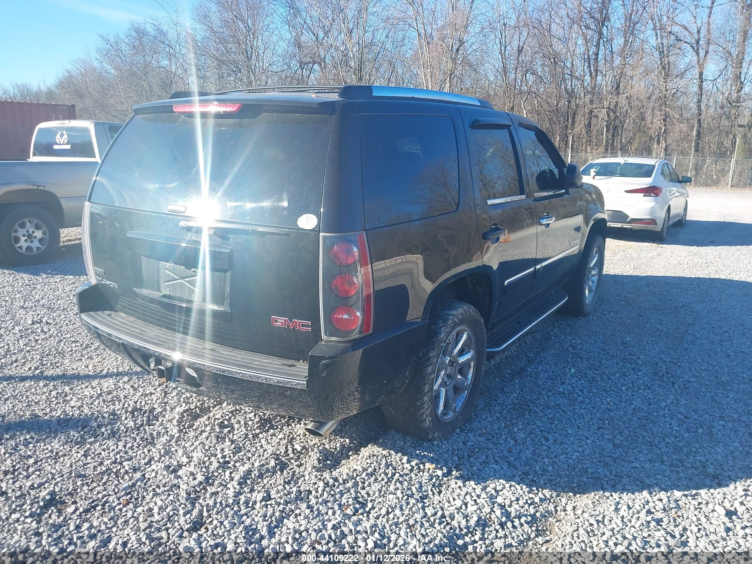 GMC YUKON image 4