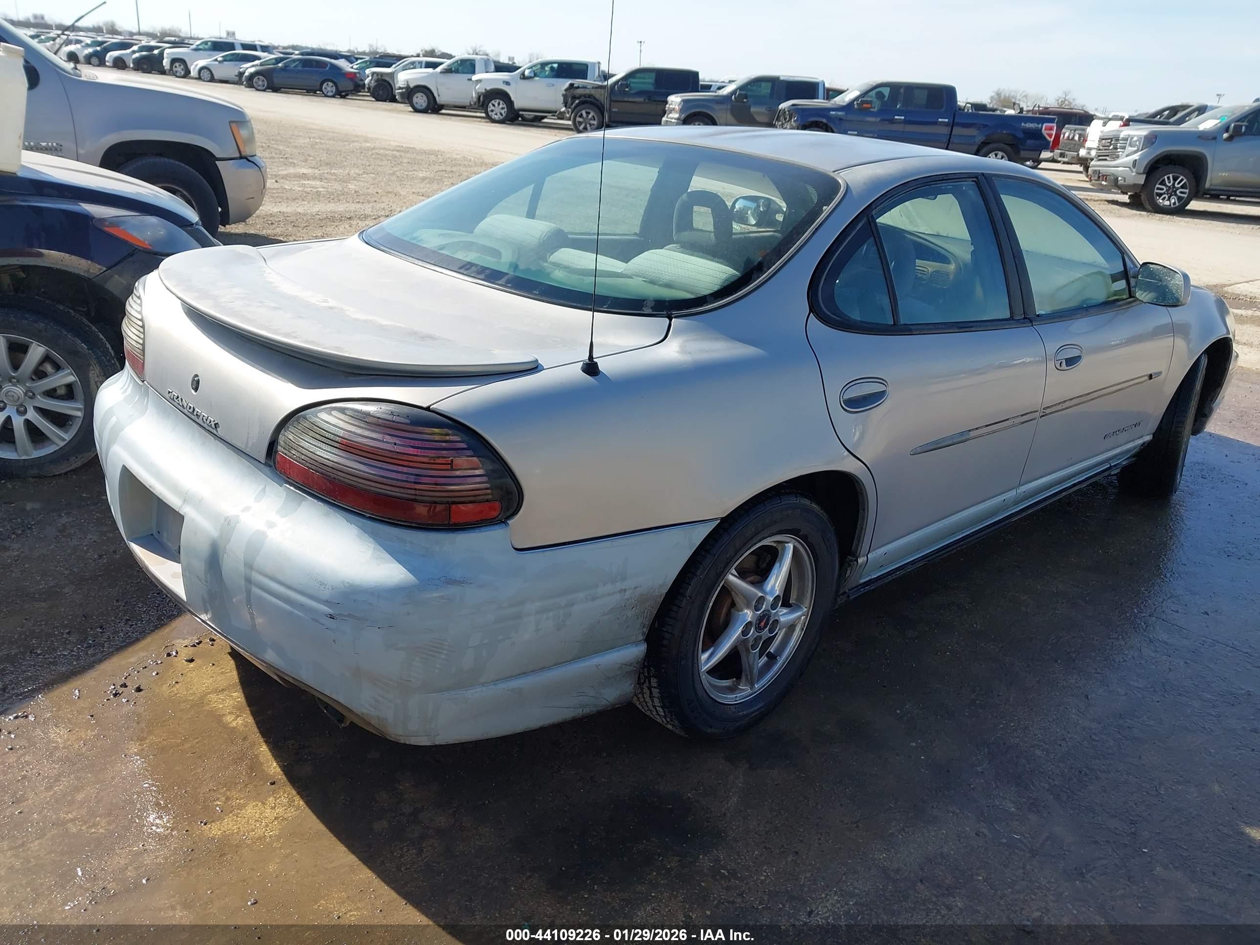 PONTIAC GRAND image 4