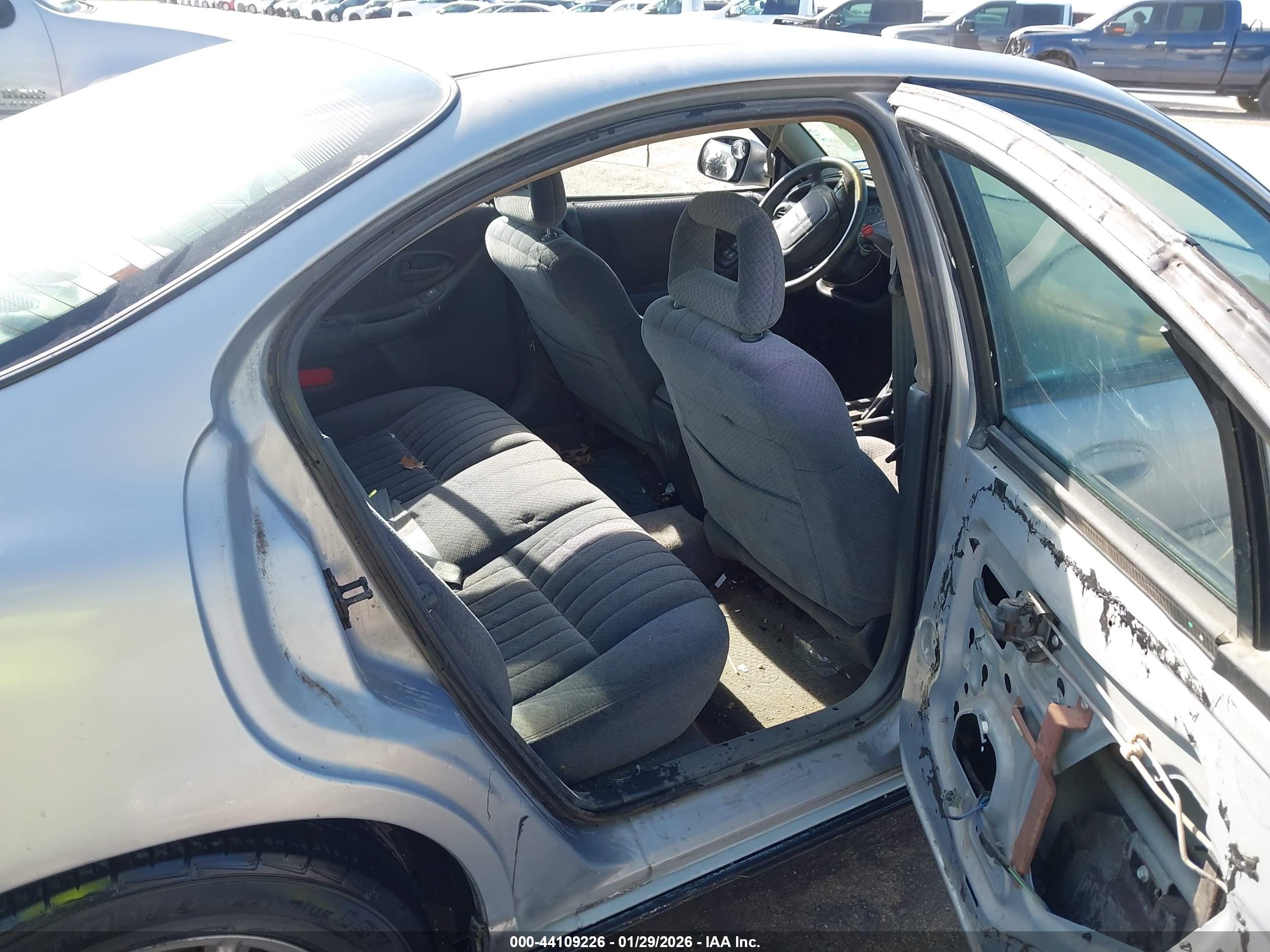 PONTIAC GRAND image 8