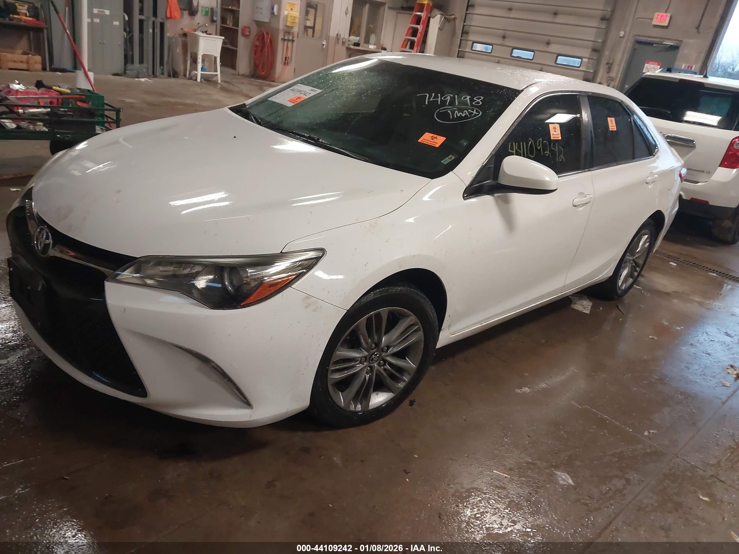 TOYOTA CAMRY image 2