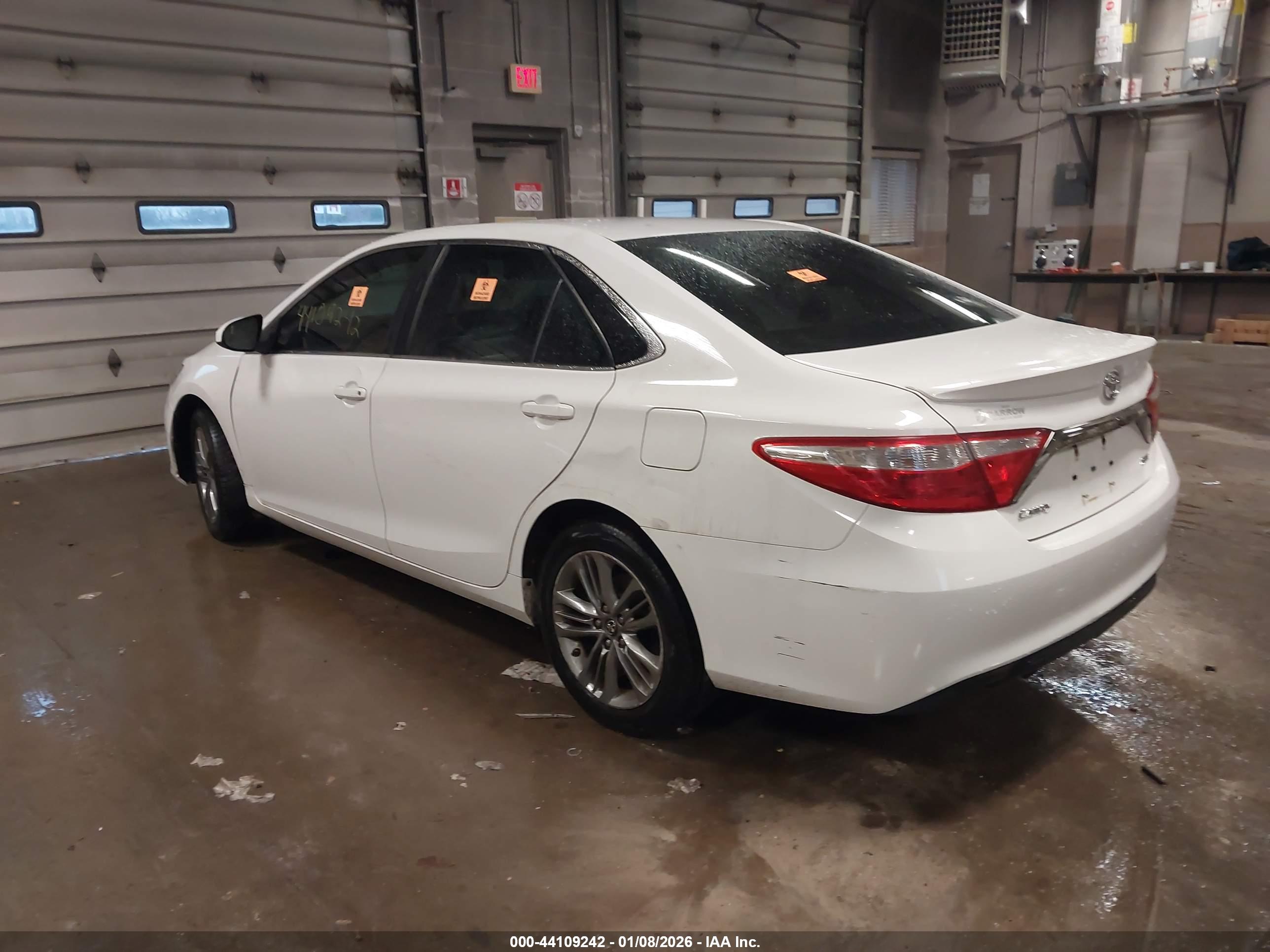 TOYOTA CAMRY image 3