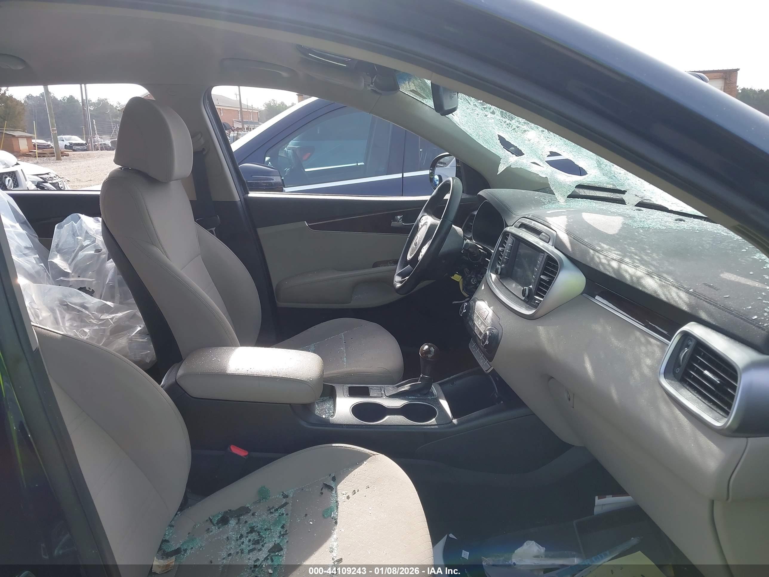 KIA SORENTO image 5