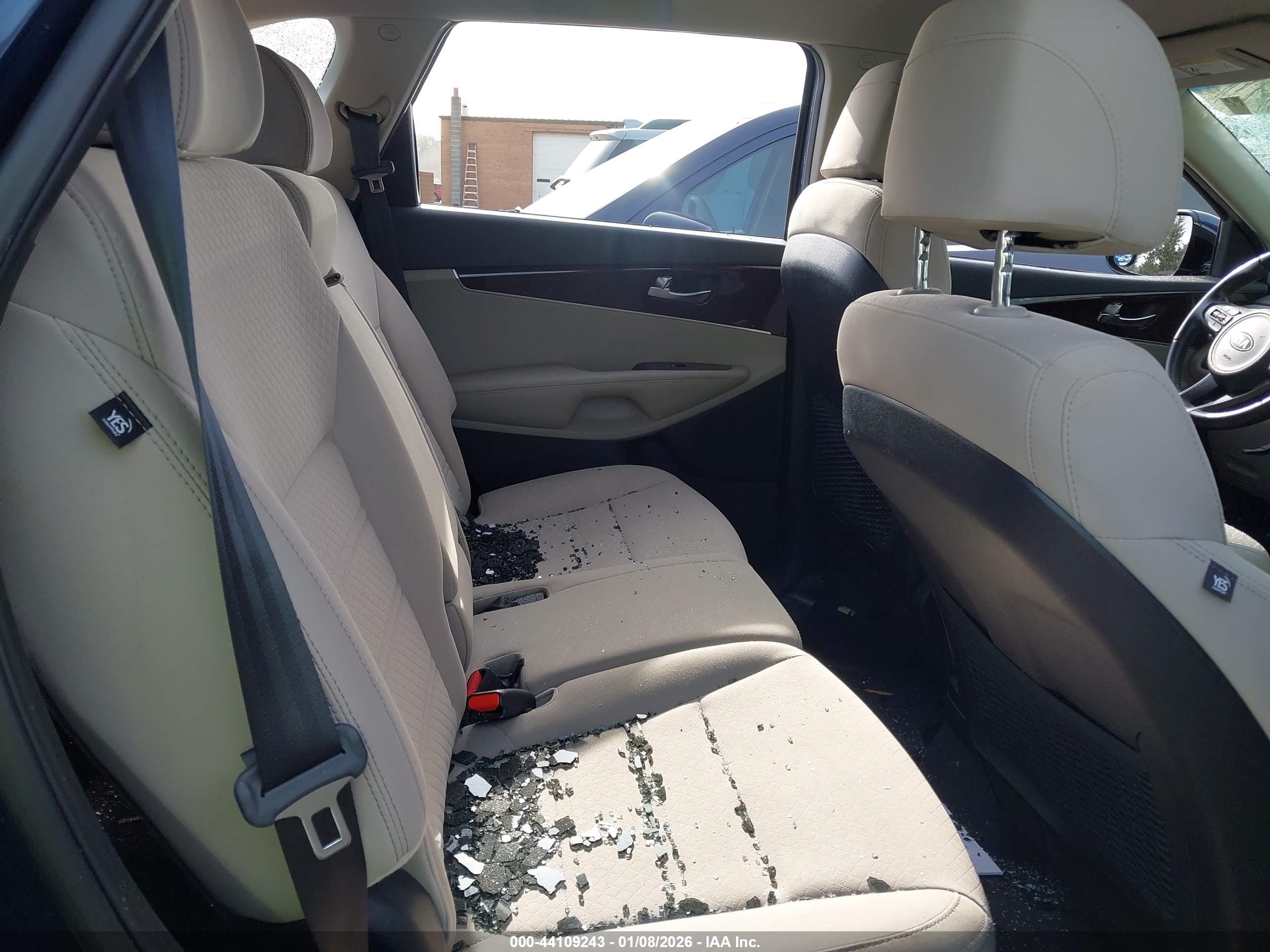 KIA SORENTO image 8