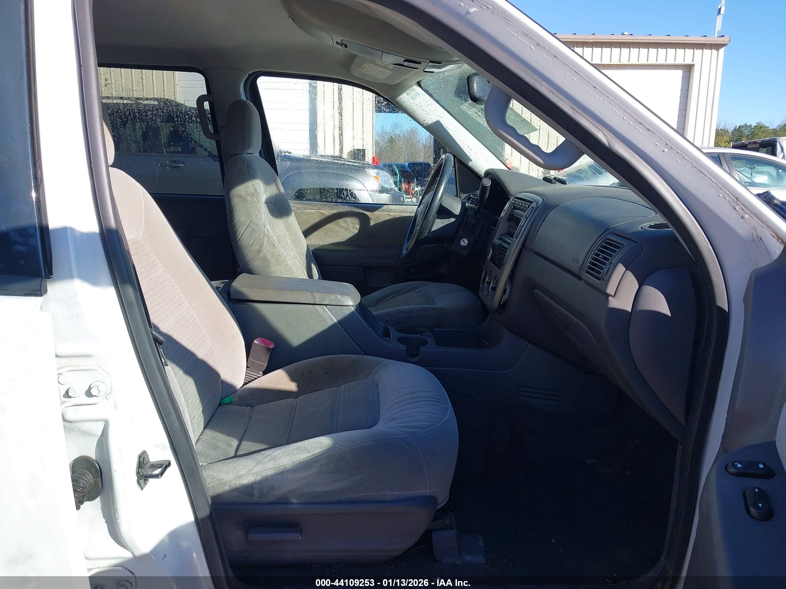 FORD EXPLORER image 5