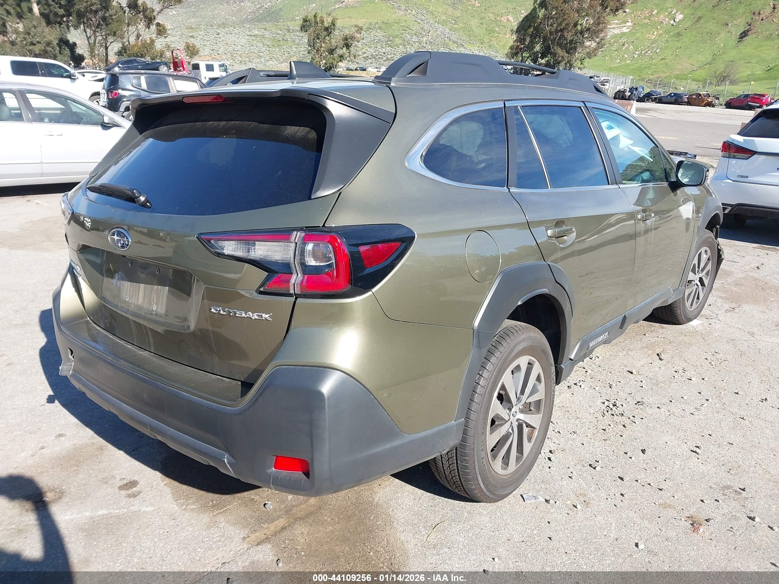 SUBARU OUTBACK image 4