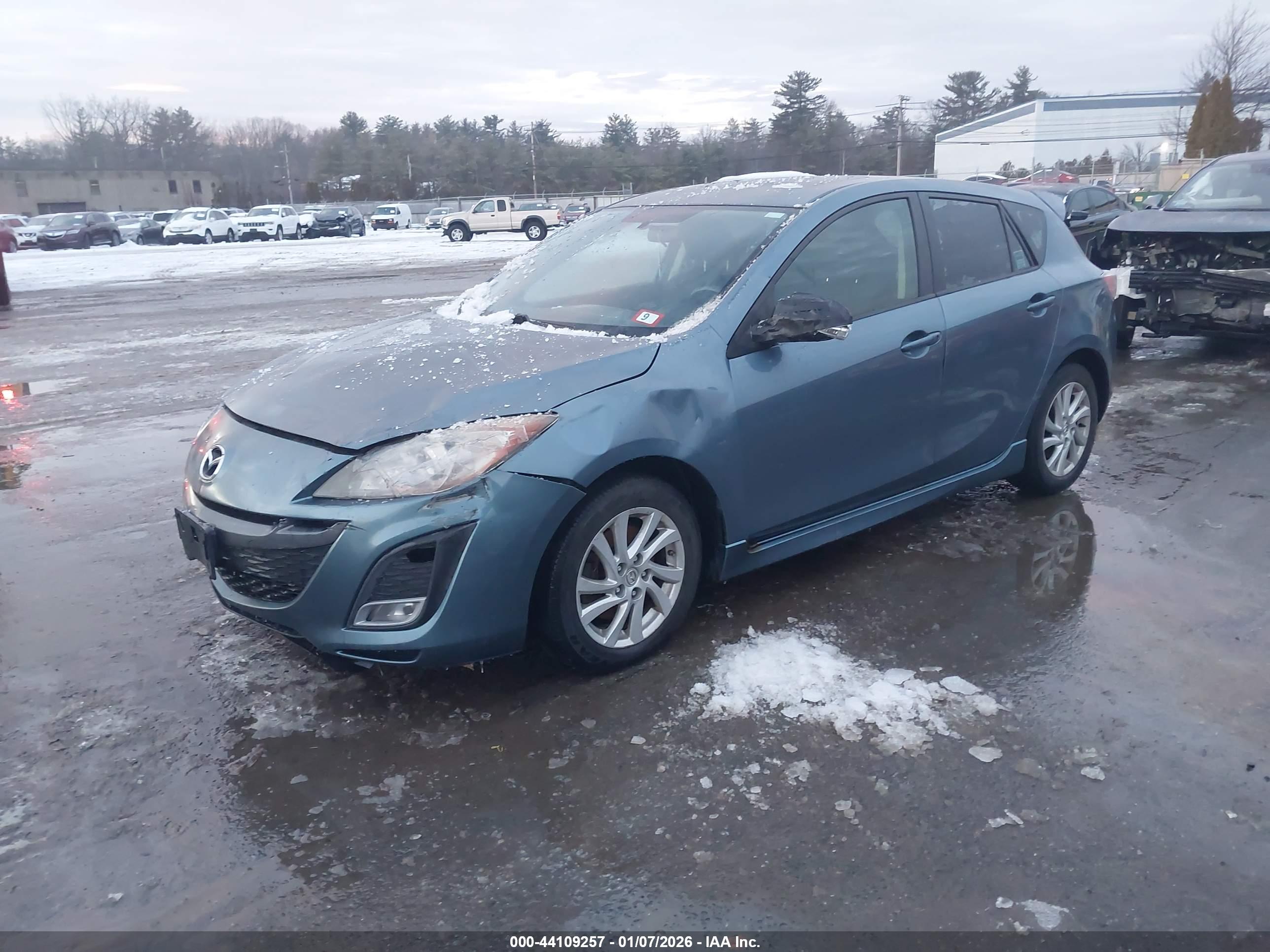 MAZDA MAZDA3 image 2