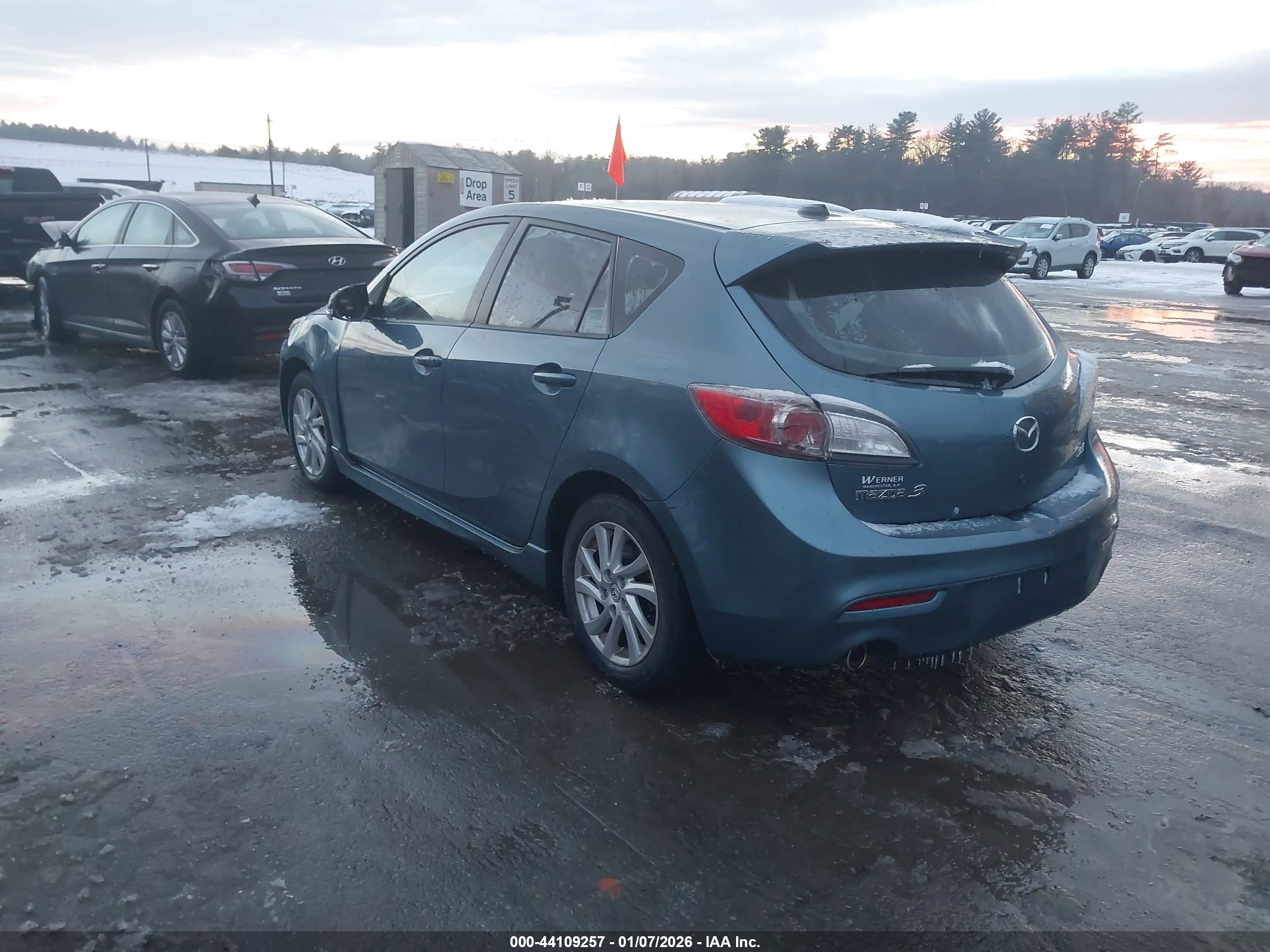 MAZDA MAZDA3 image 3