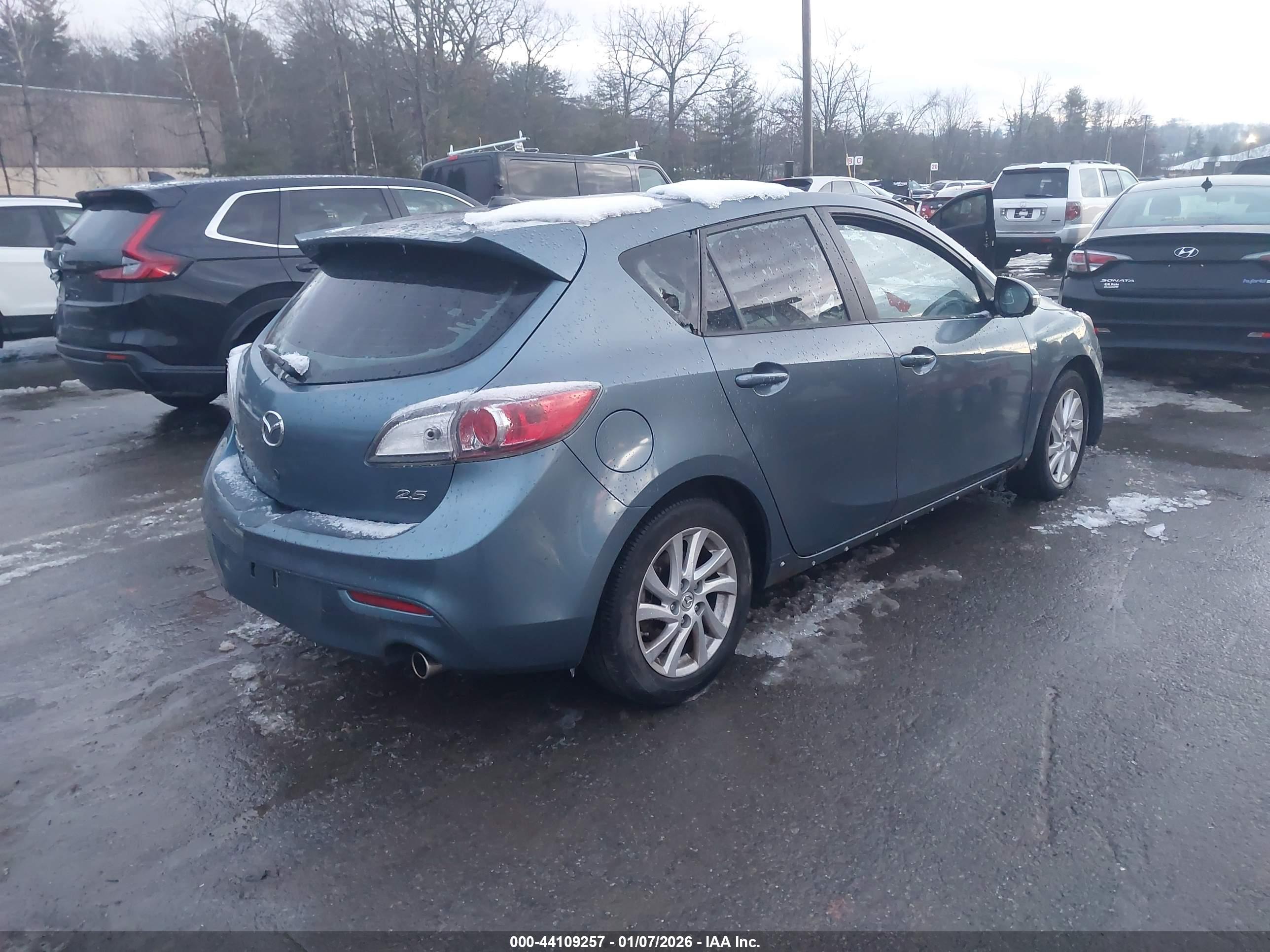 MAZDA MAZDA3 image 4