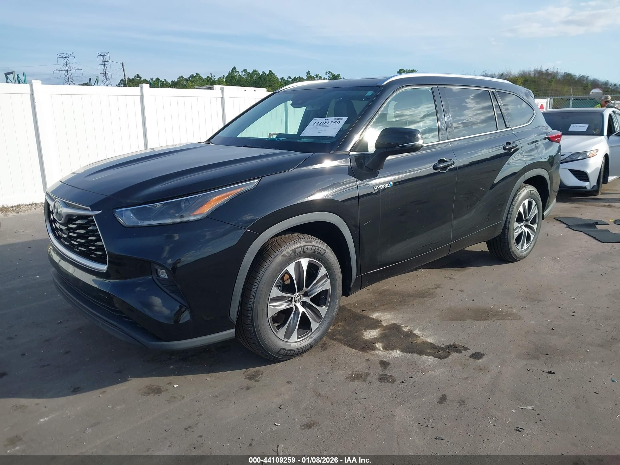 TOYOTA HIGHLANDER image 2