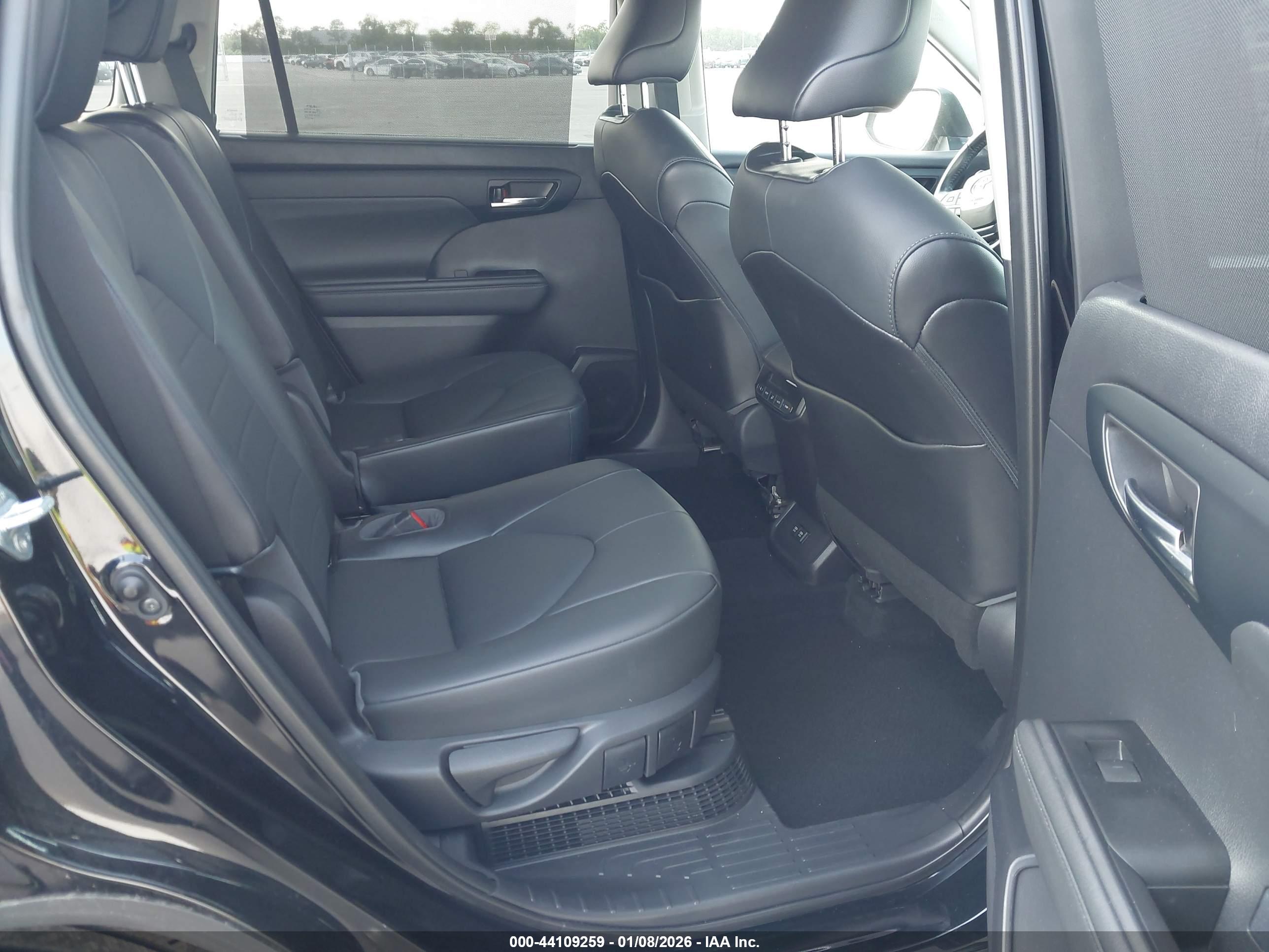 TOYOTA HIGHLANDER image 8