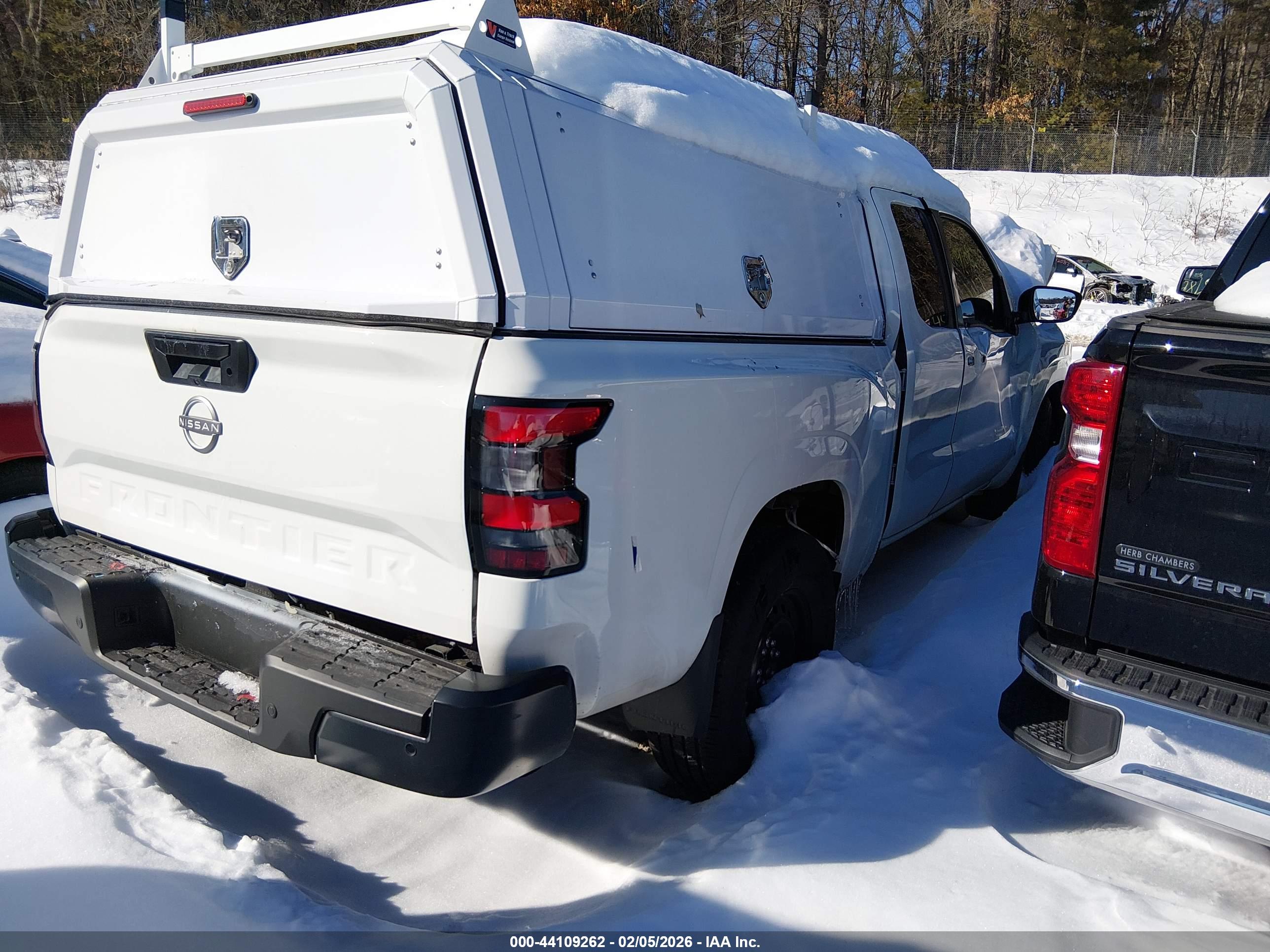 NISSAN FRONTIER image 4