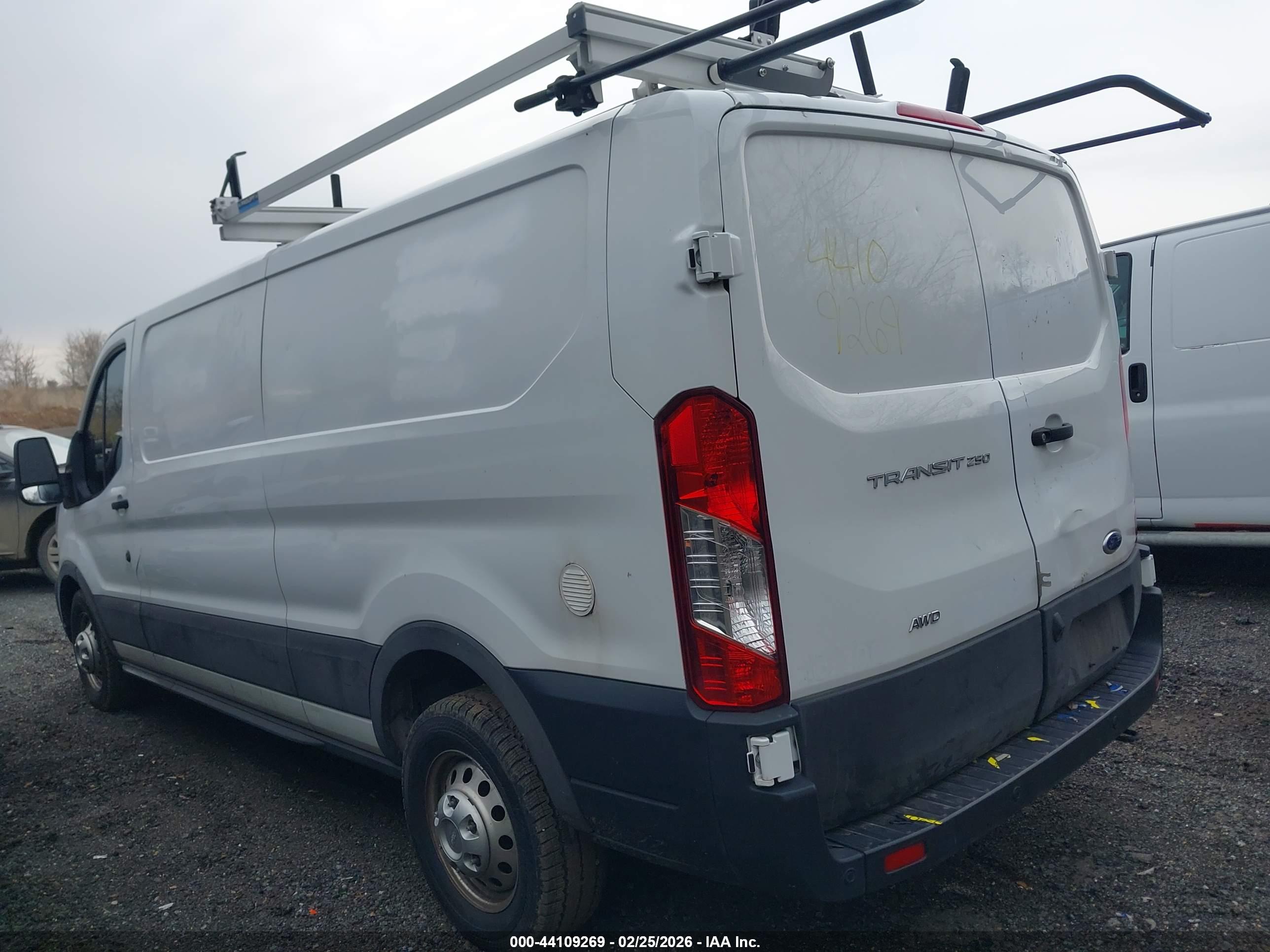 FORD TRANSIT-250 image 3