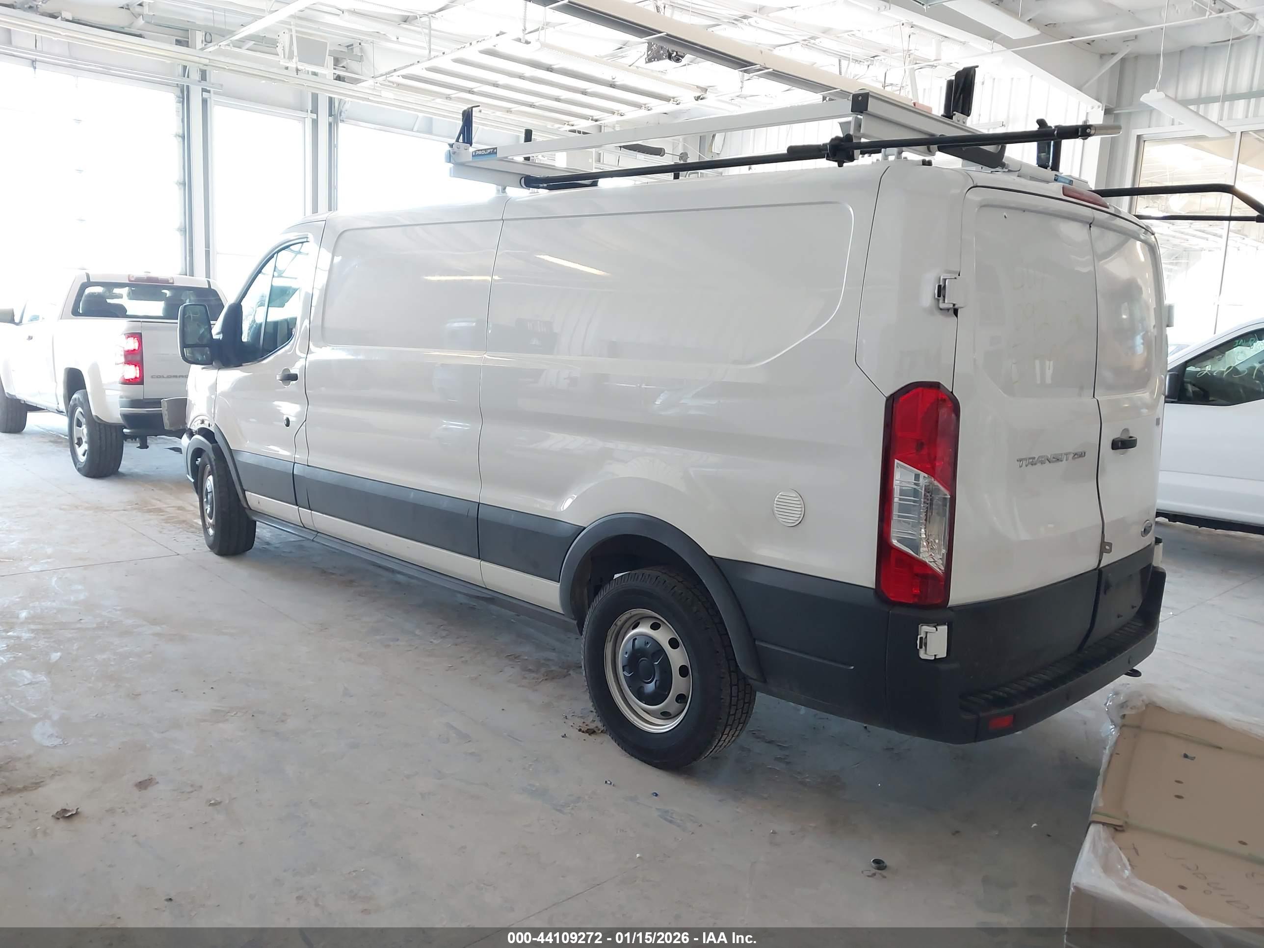 FORD TRANSIT-250 image 3