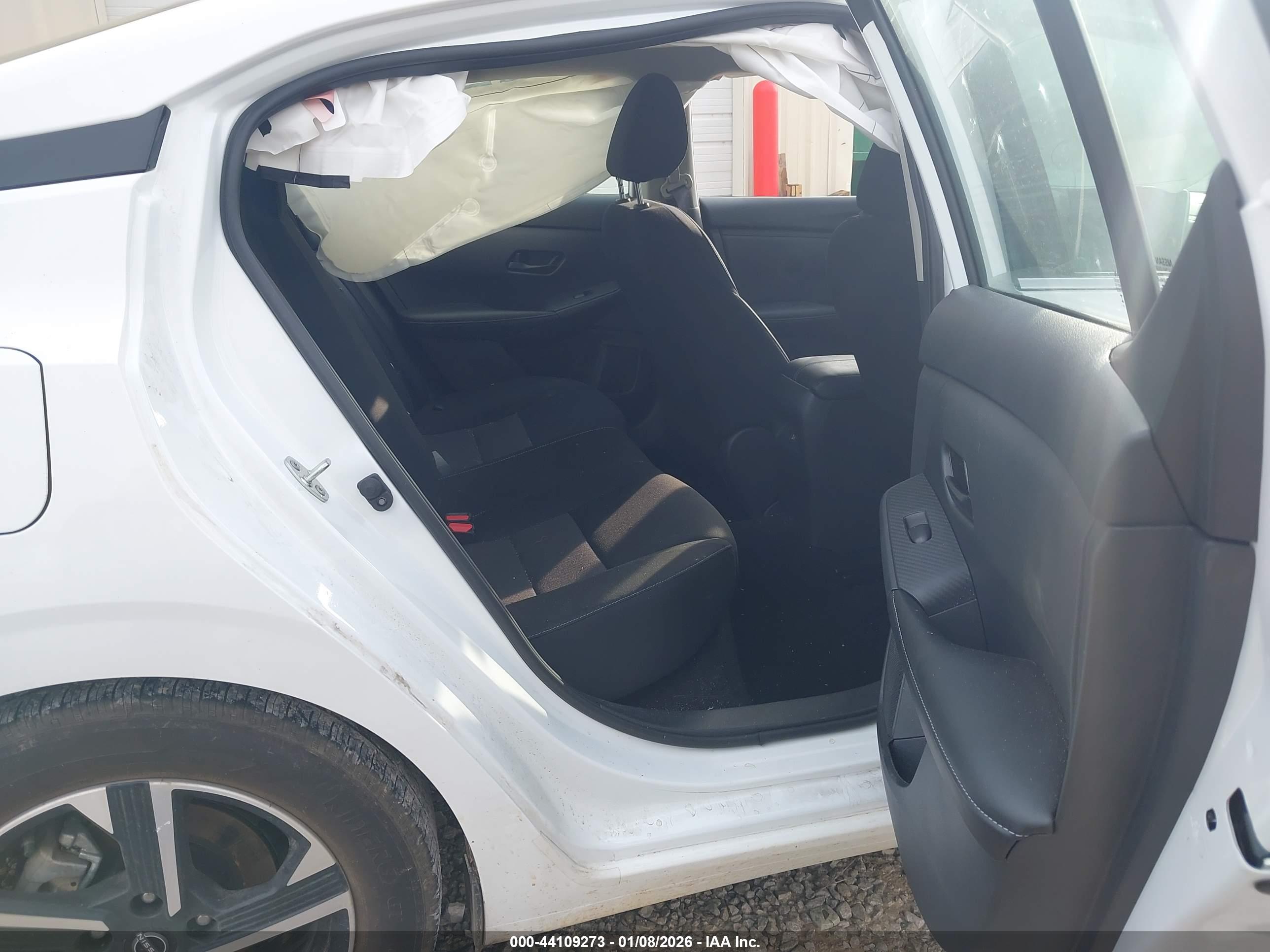 NISSAN SENTRA image 8