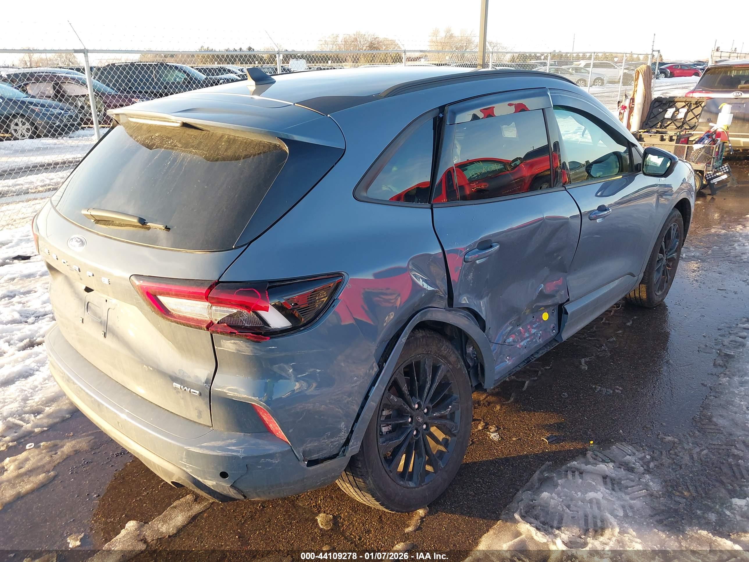 FORD ESCAPE image 4