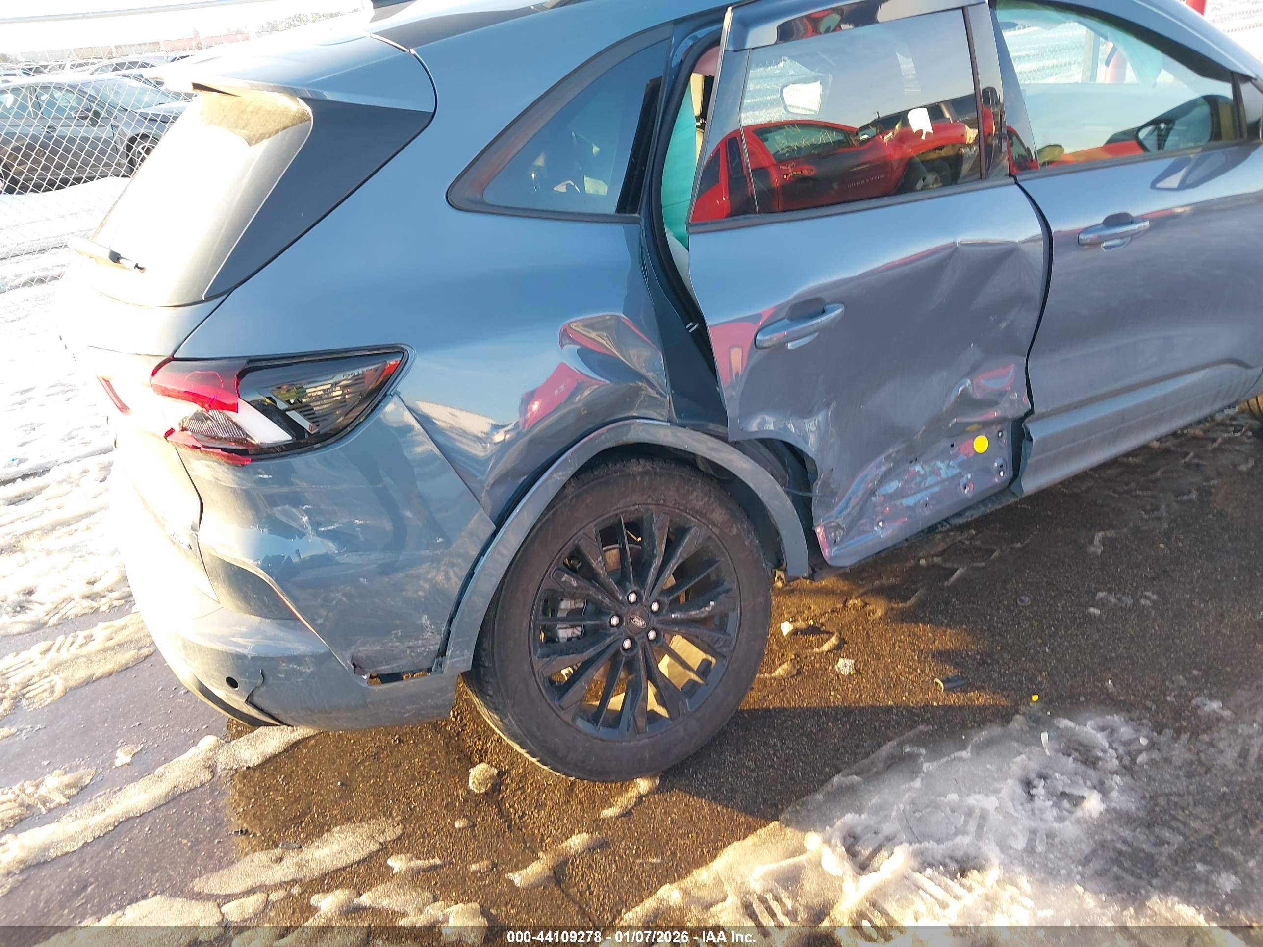 FORD ESCAPE image 6