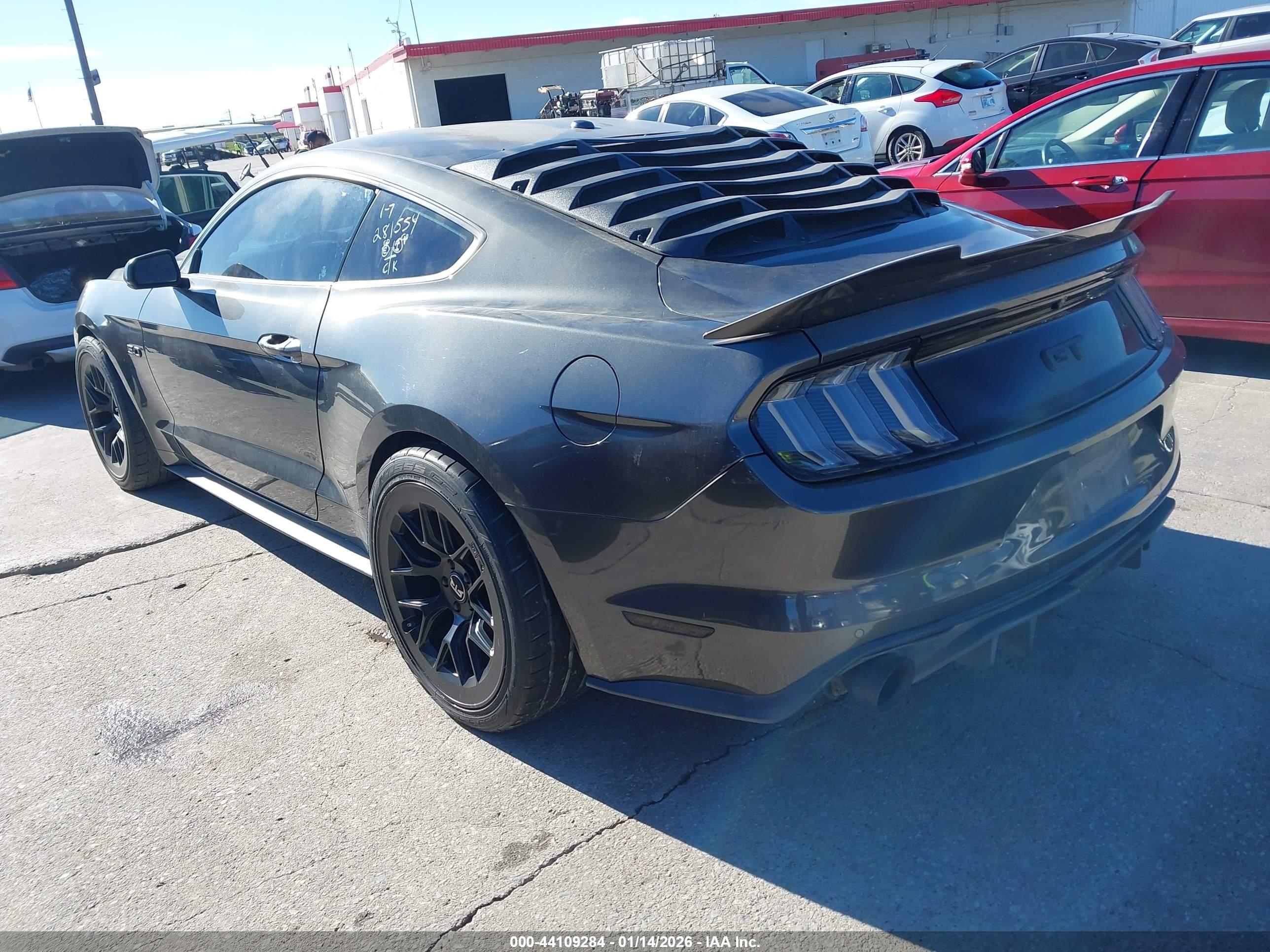 FORD MUSTANG image 3