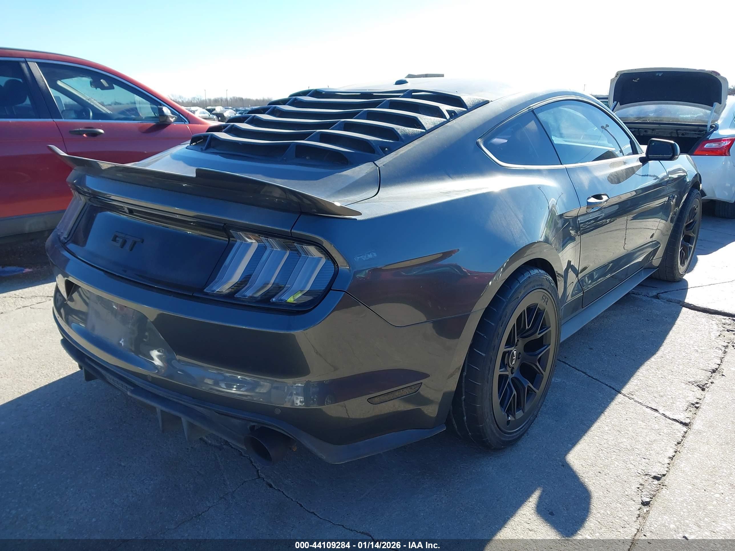 FORD MUSTANG image 4
