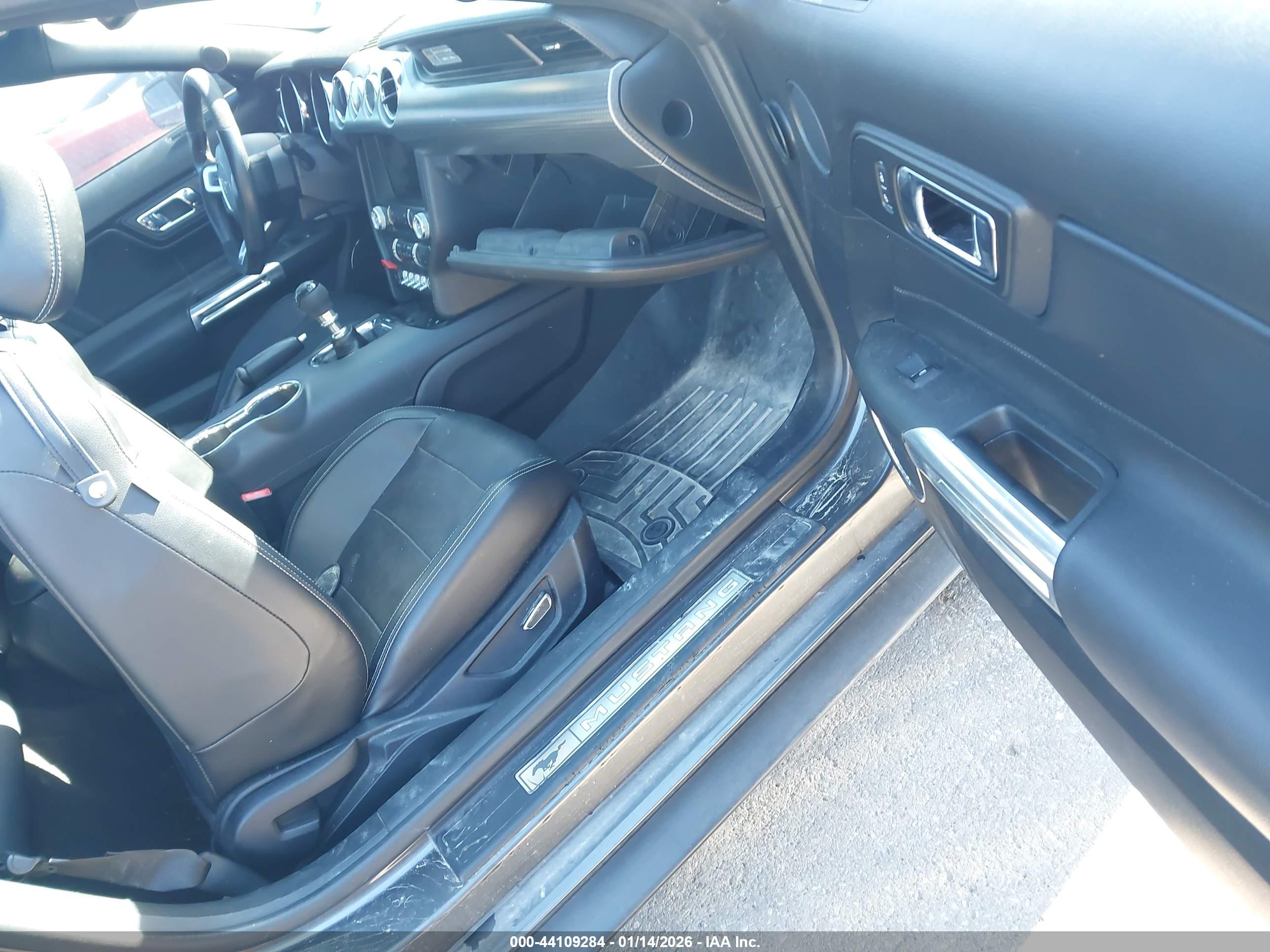 FORD MUSTANG image 5