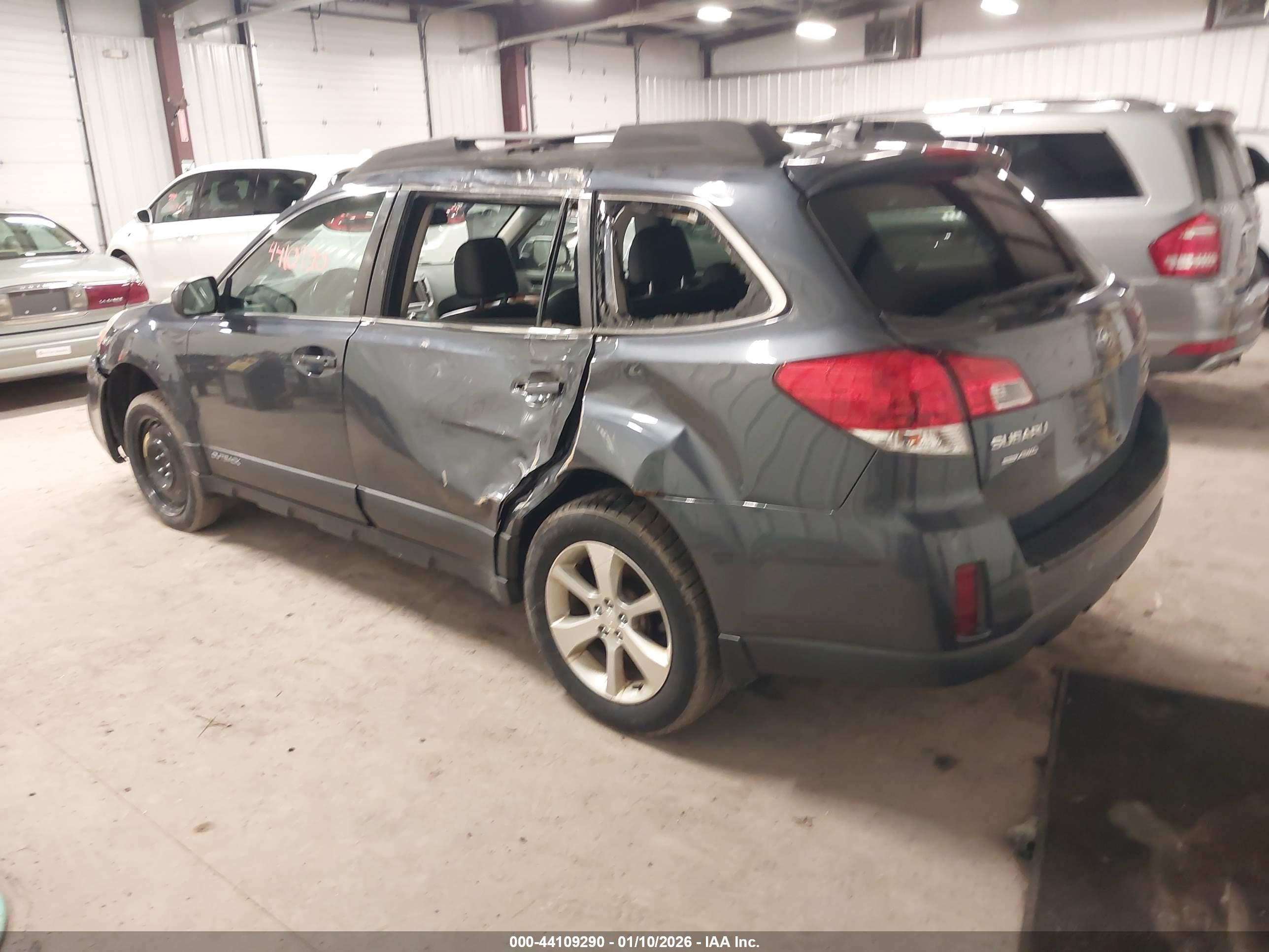 SUBARU OUTBACK image 3