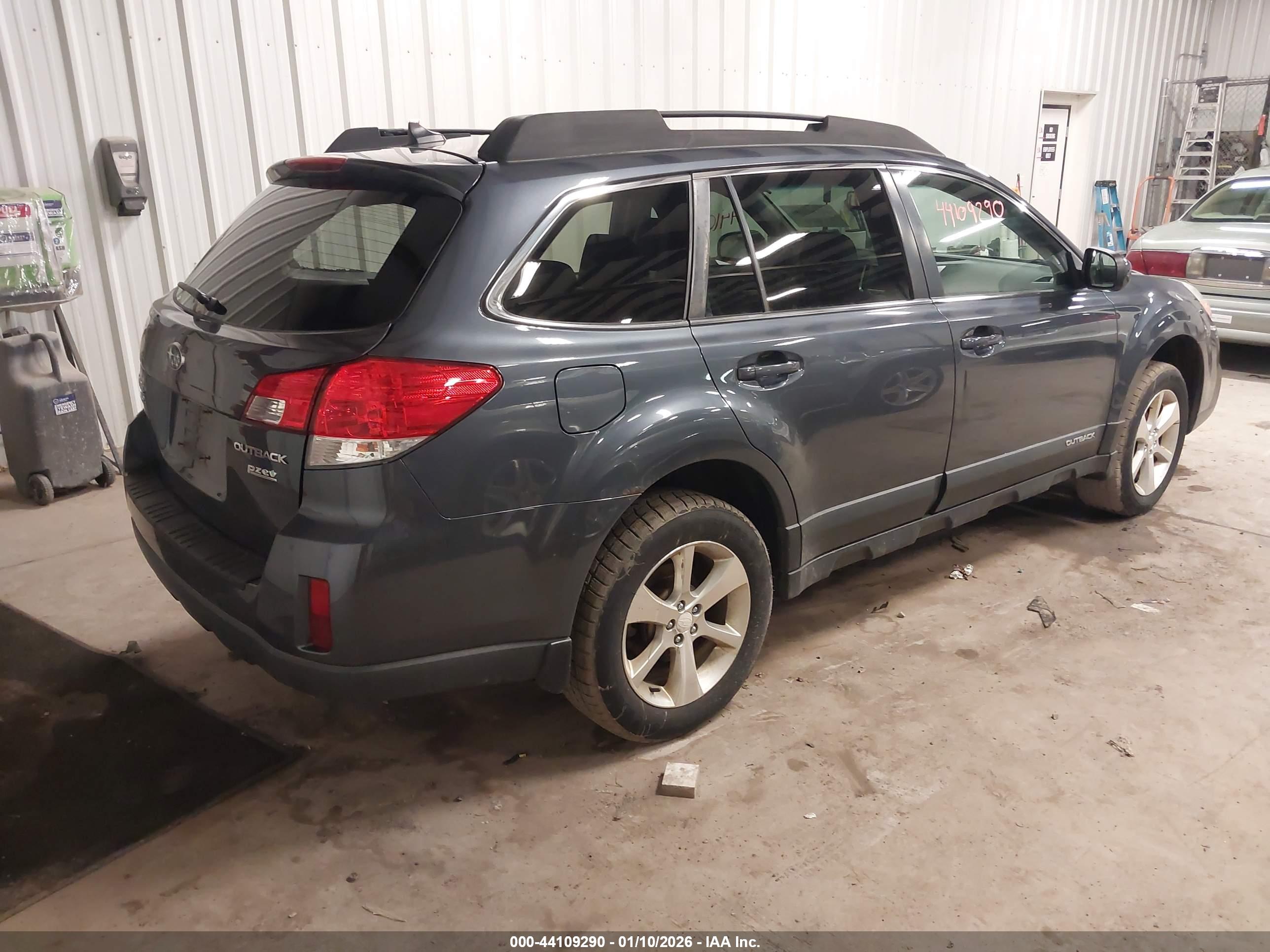 SUBARU OUTBACK image 4