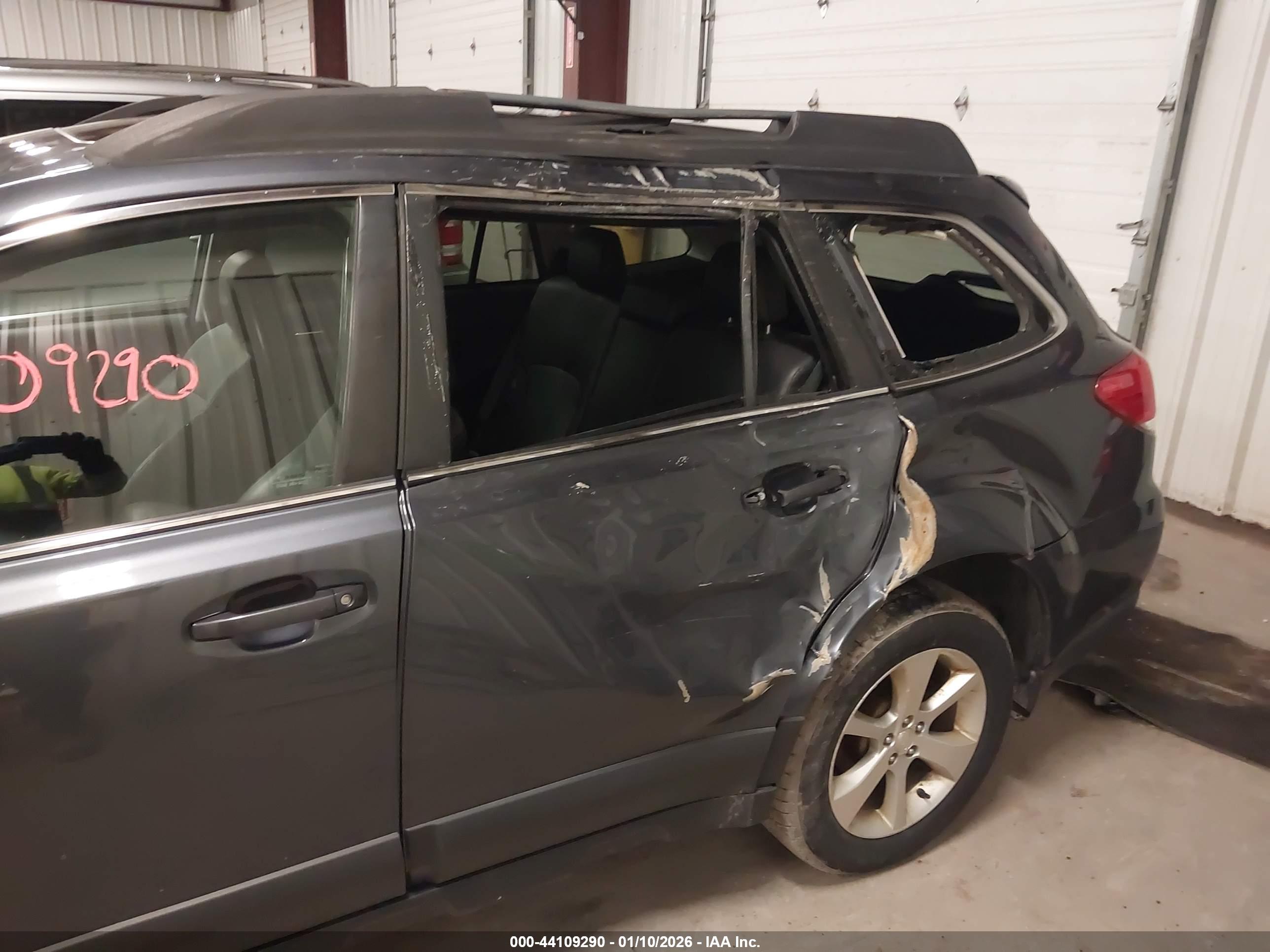 SUBARU OUTBACK image 6