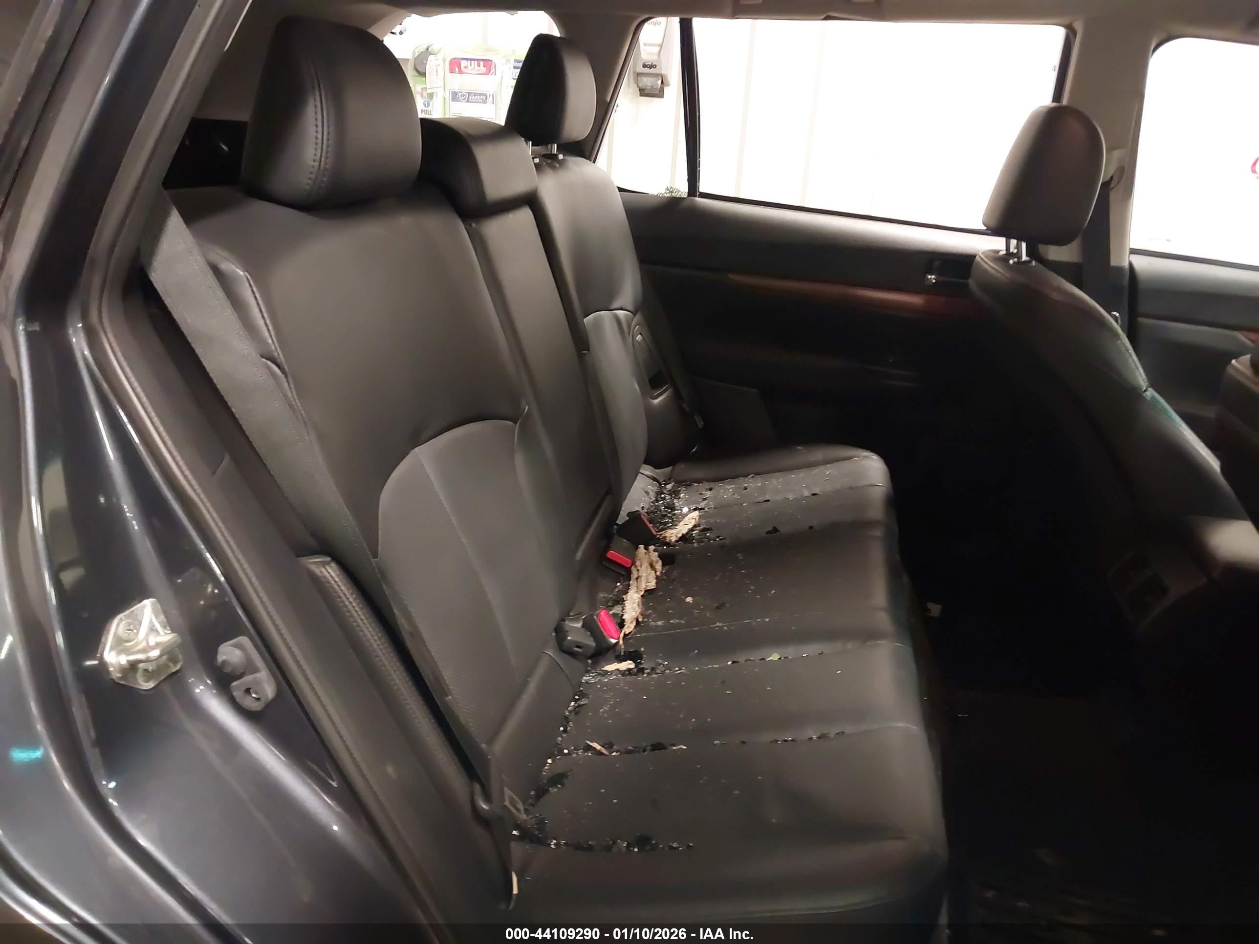 SUBARU OUTBACK image 8