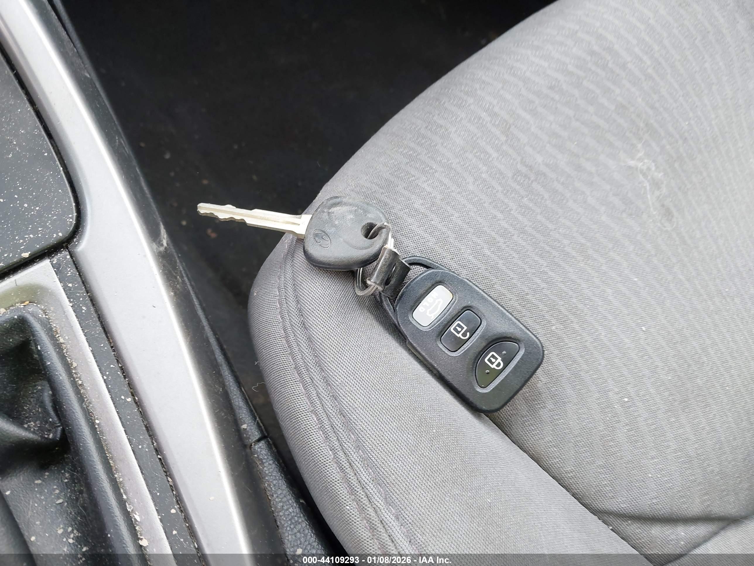 HYUNDAI ELANTRA image 11