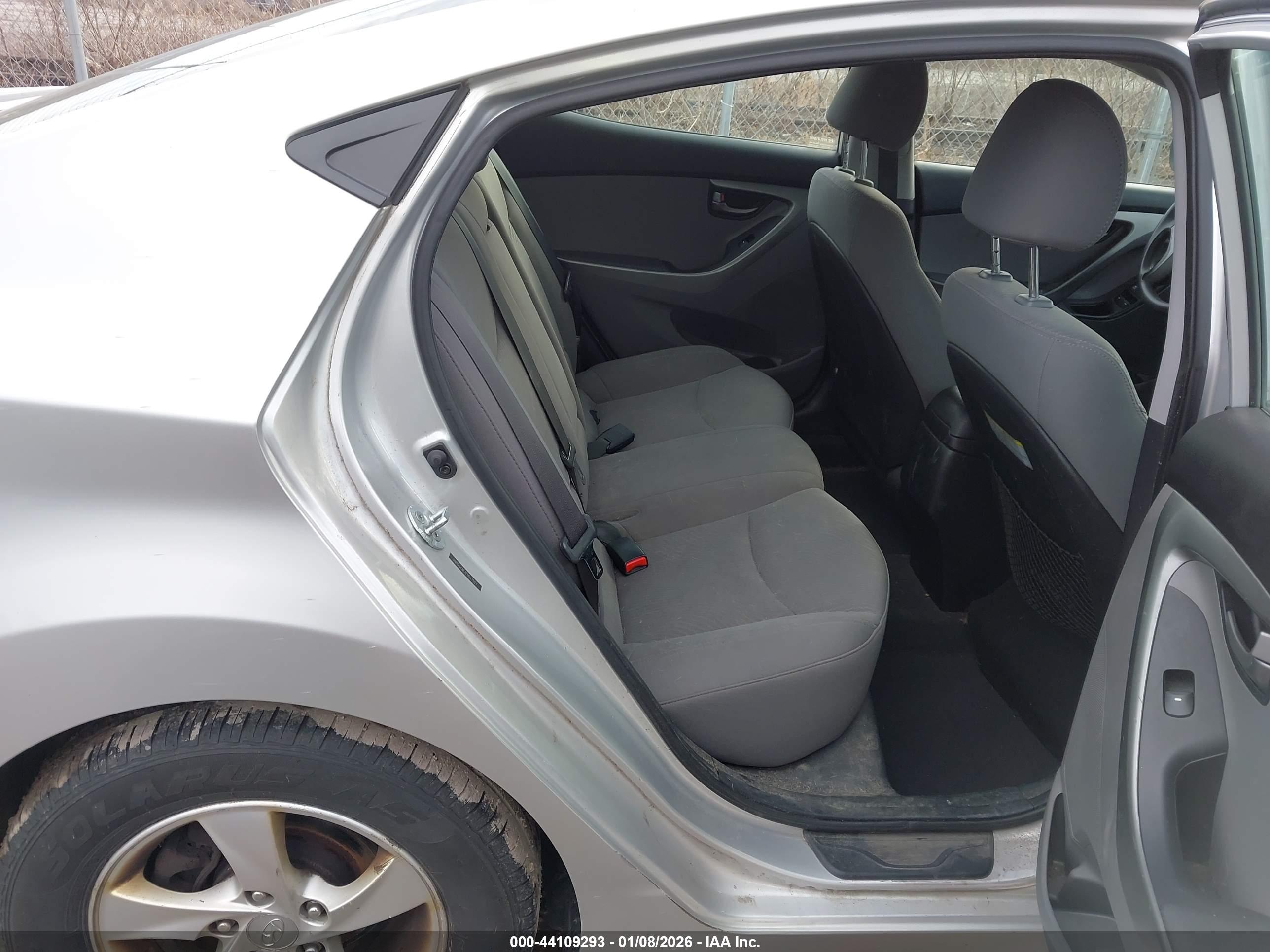 HYUNDAI ELANTRA image 8