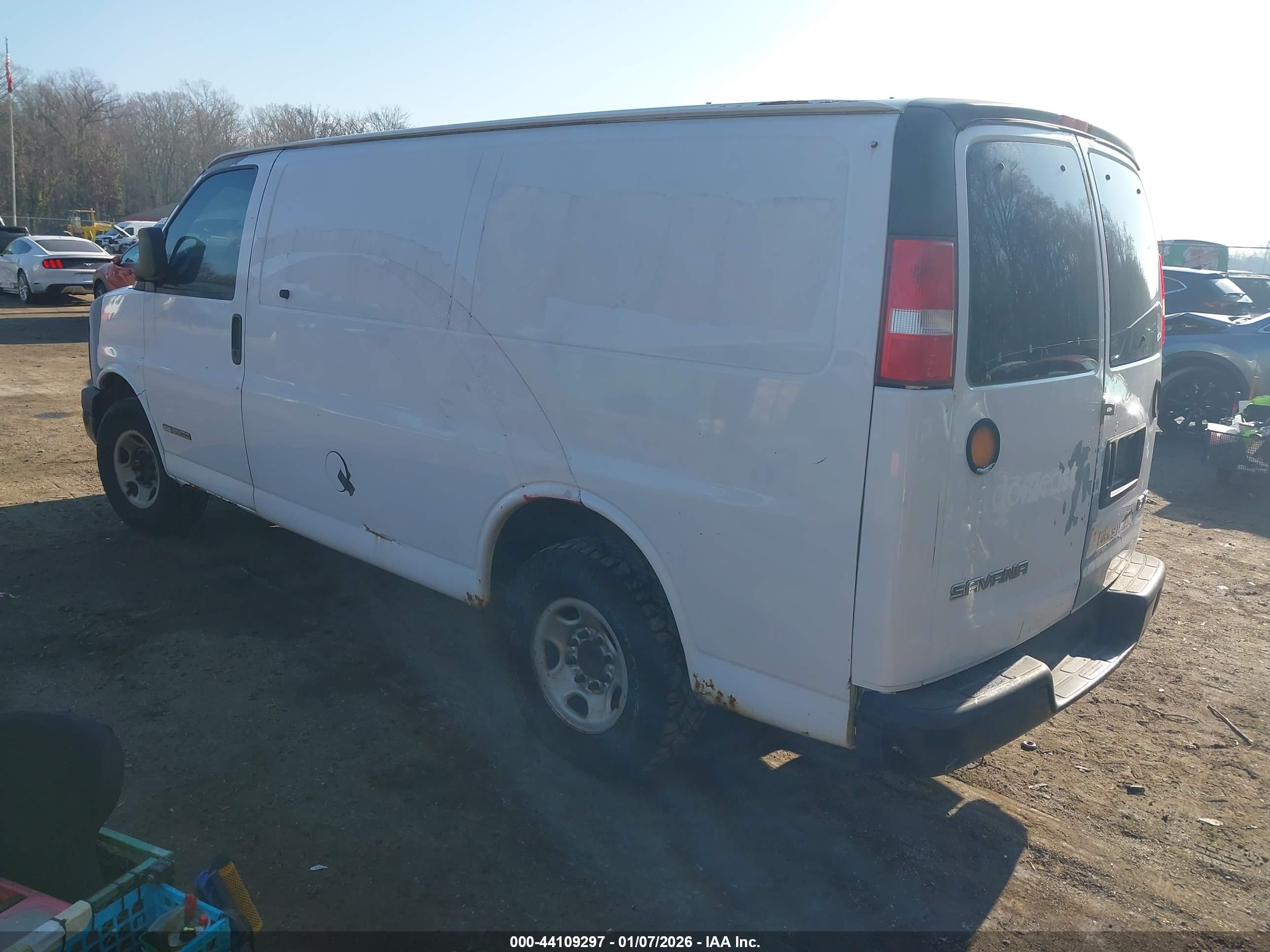 GMC SAVANA image 3