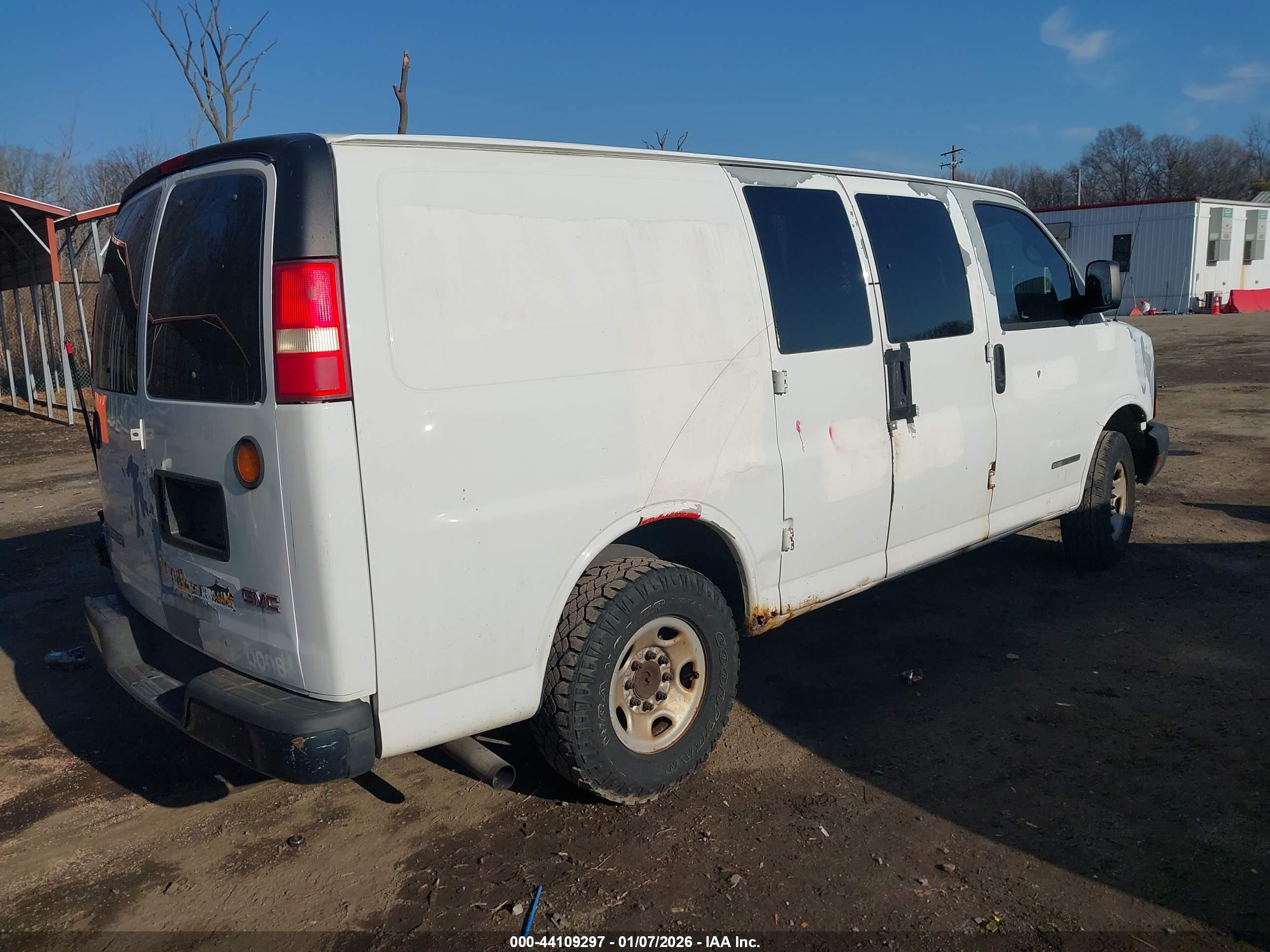 GMC SAVANA image 4