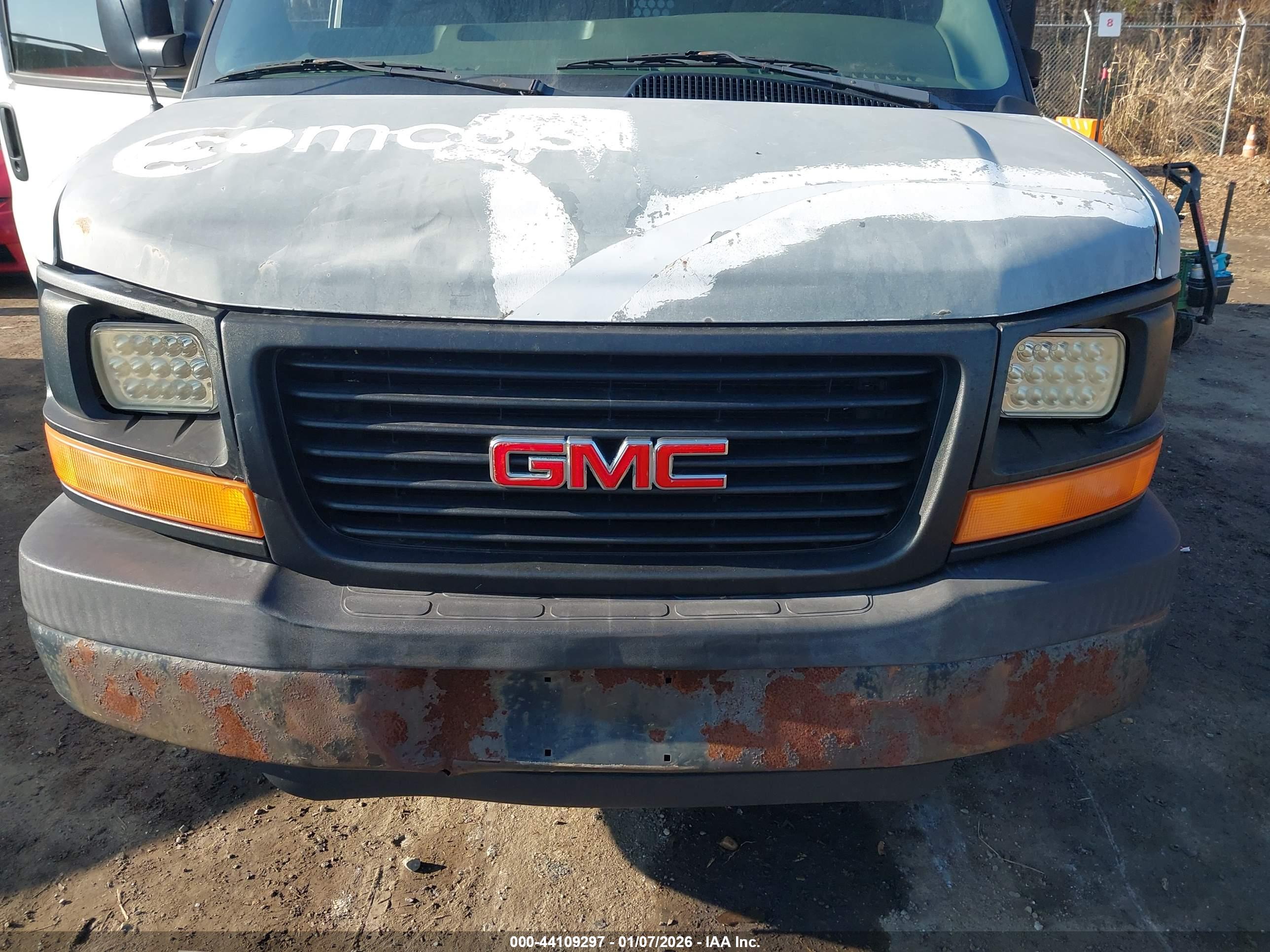 GMC SAVANA image 6