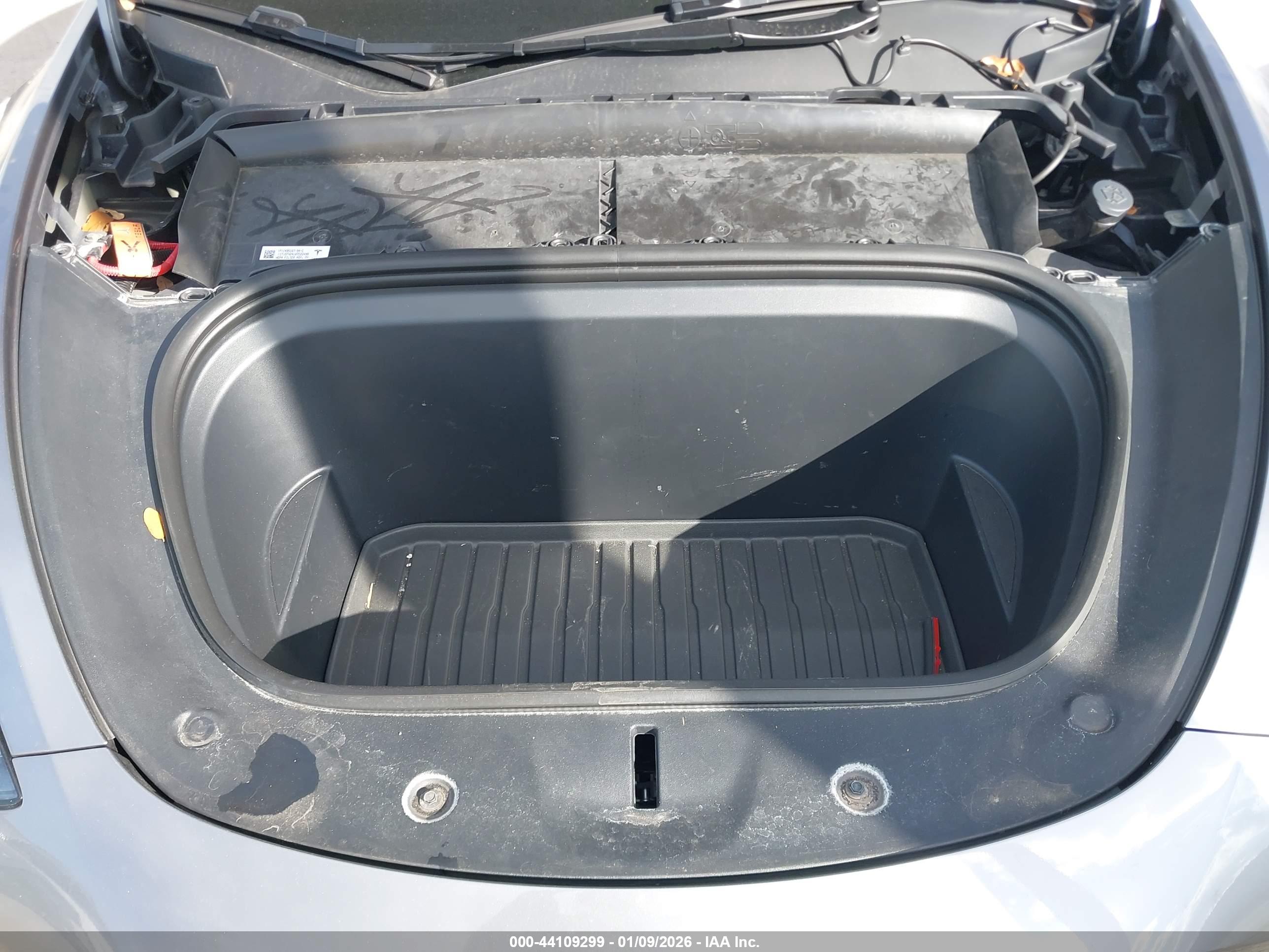 TESLA MODEL image 10