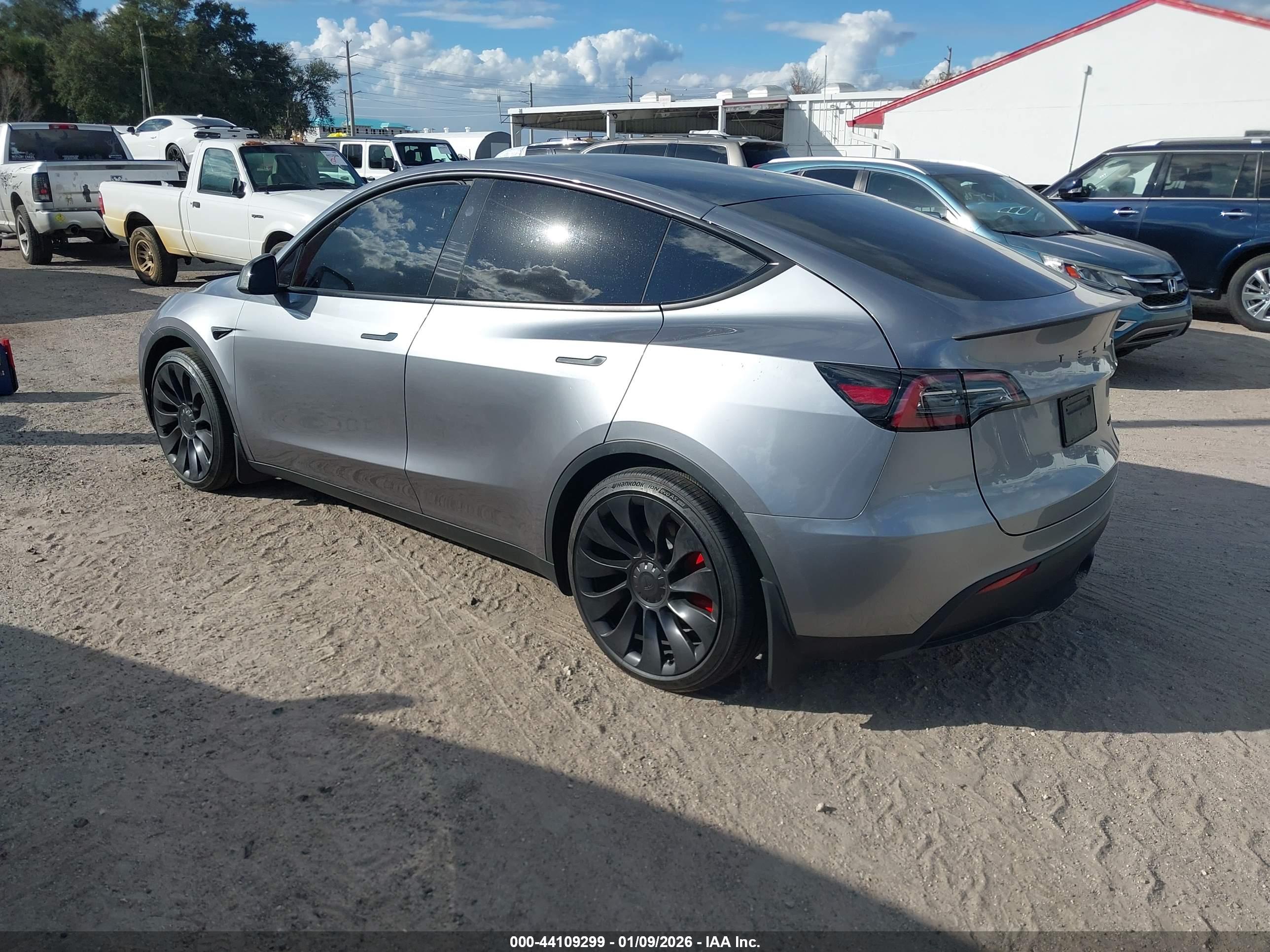 TESLA MODEL image 3