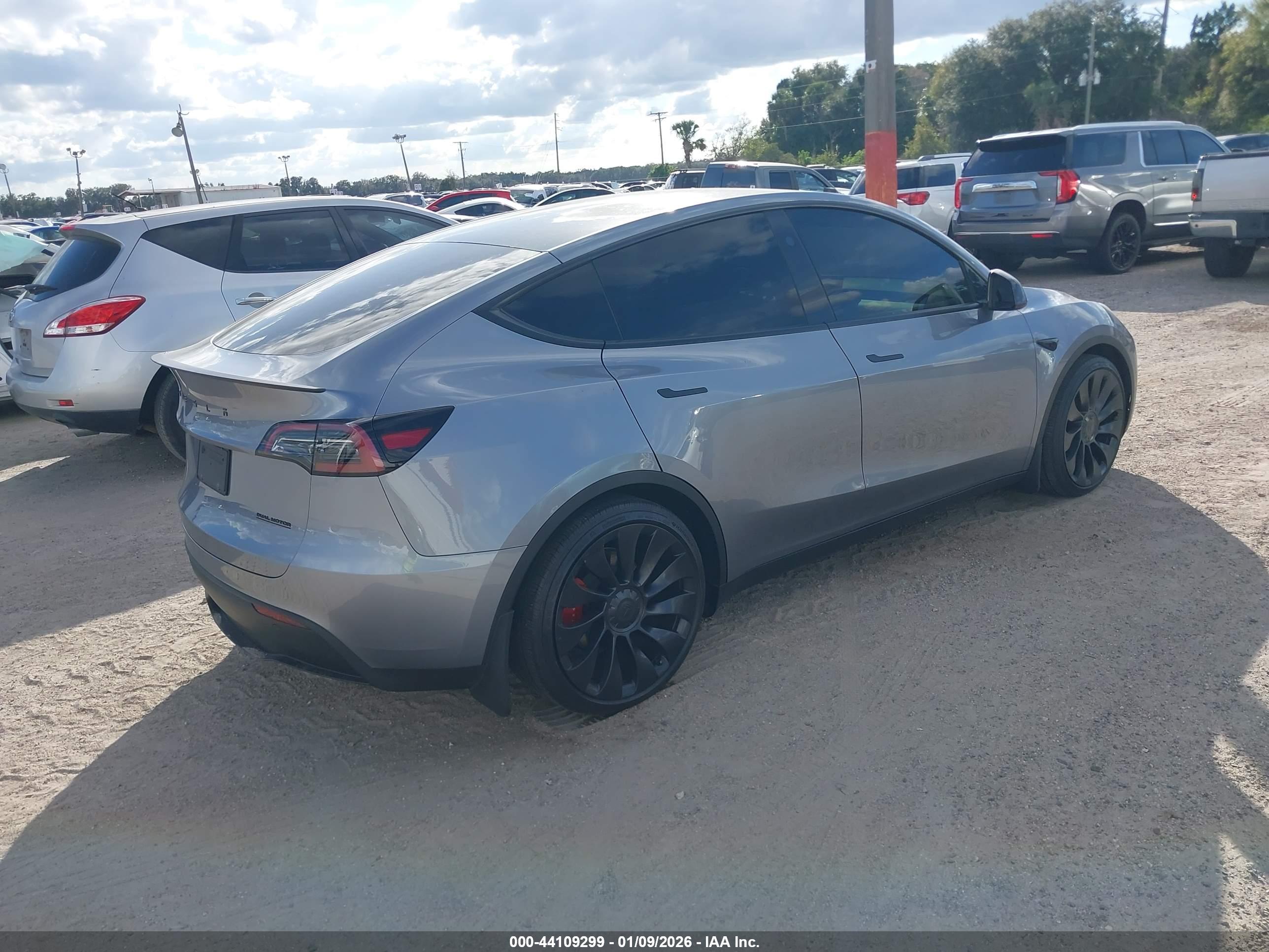 TESLA MODEL image 4