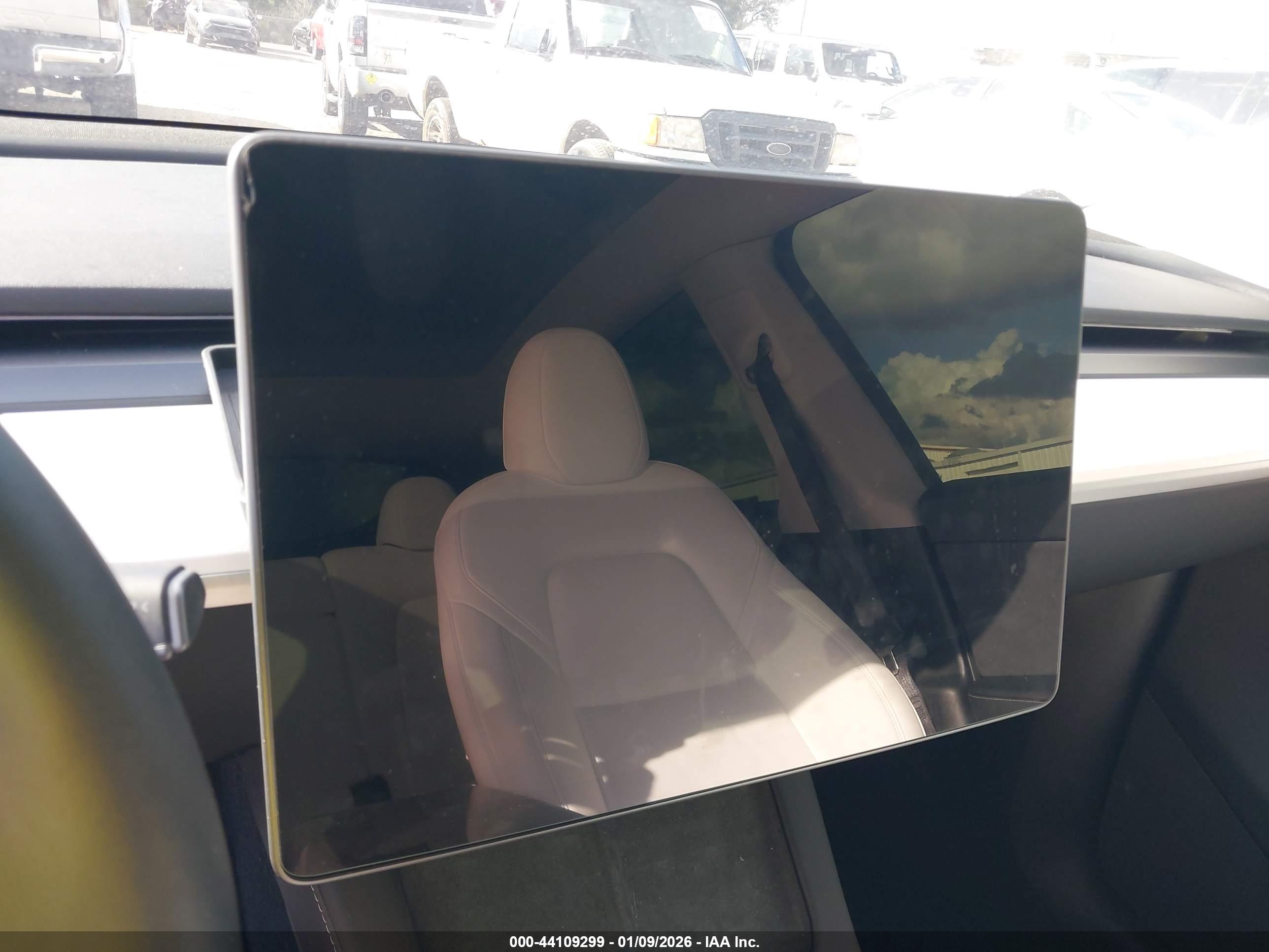 TESLA MODEL image 7