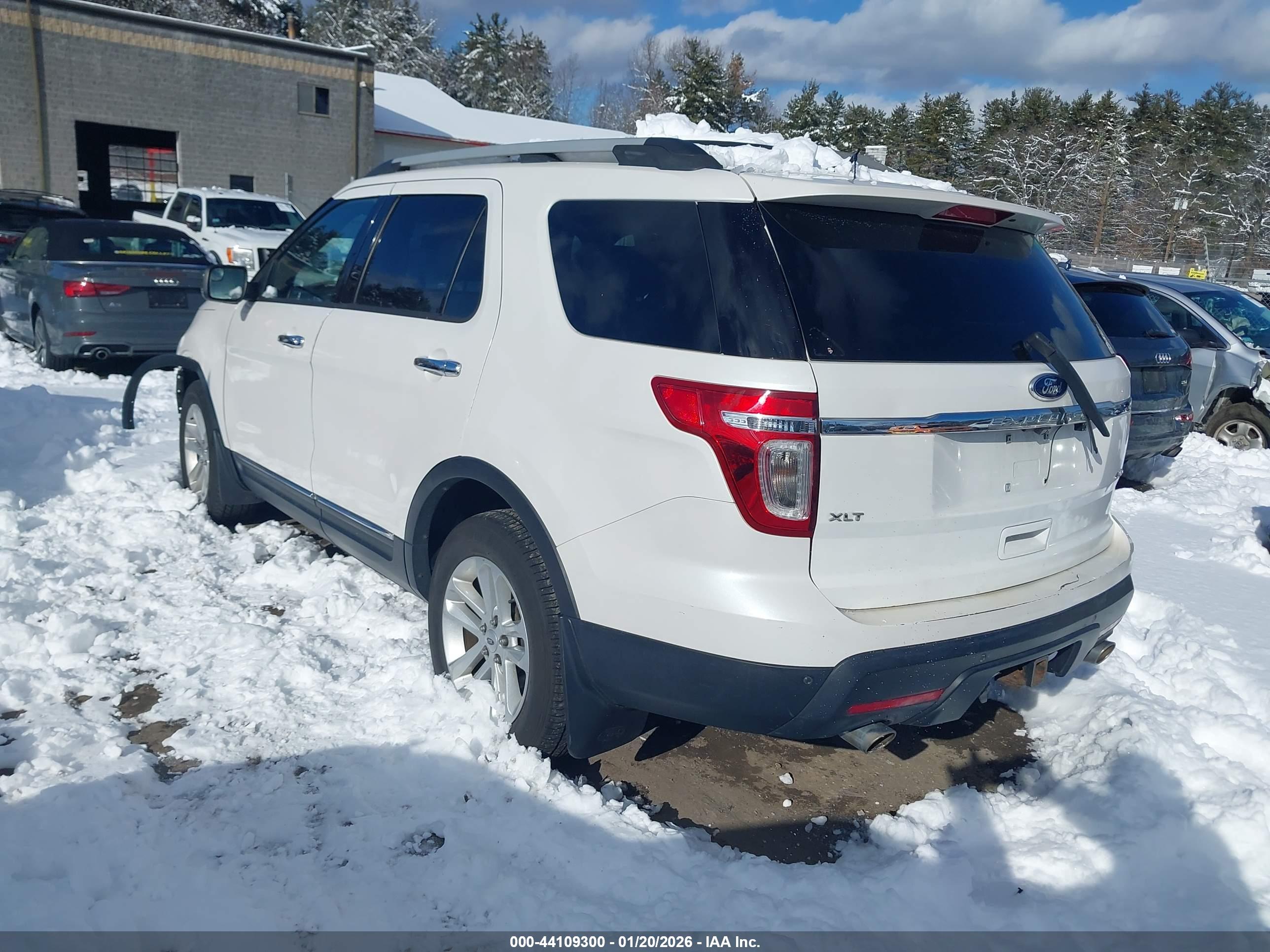 FORD EXPLORER image 3